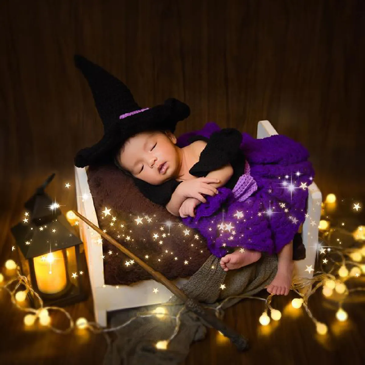 น่ารักมาก! น้องเวทย์มนต์  ลูกสาวใบเตย-ดีเจแมน ถ่ายแบบแรกคลอดในธีมแม่มดน้อย