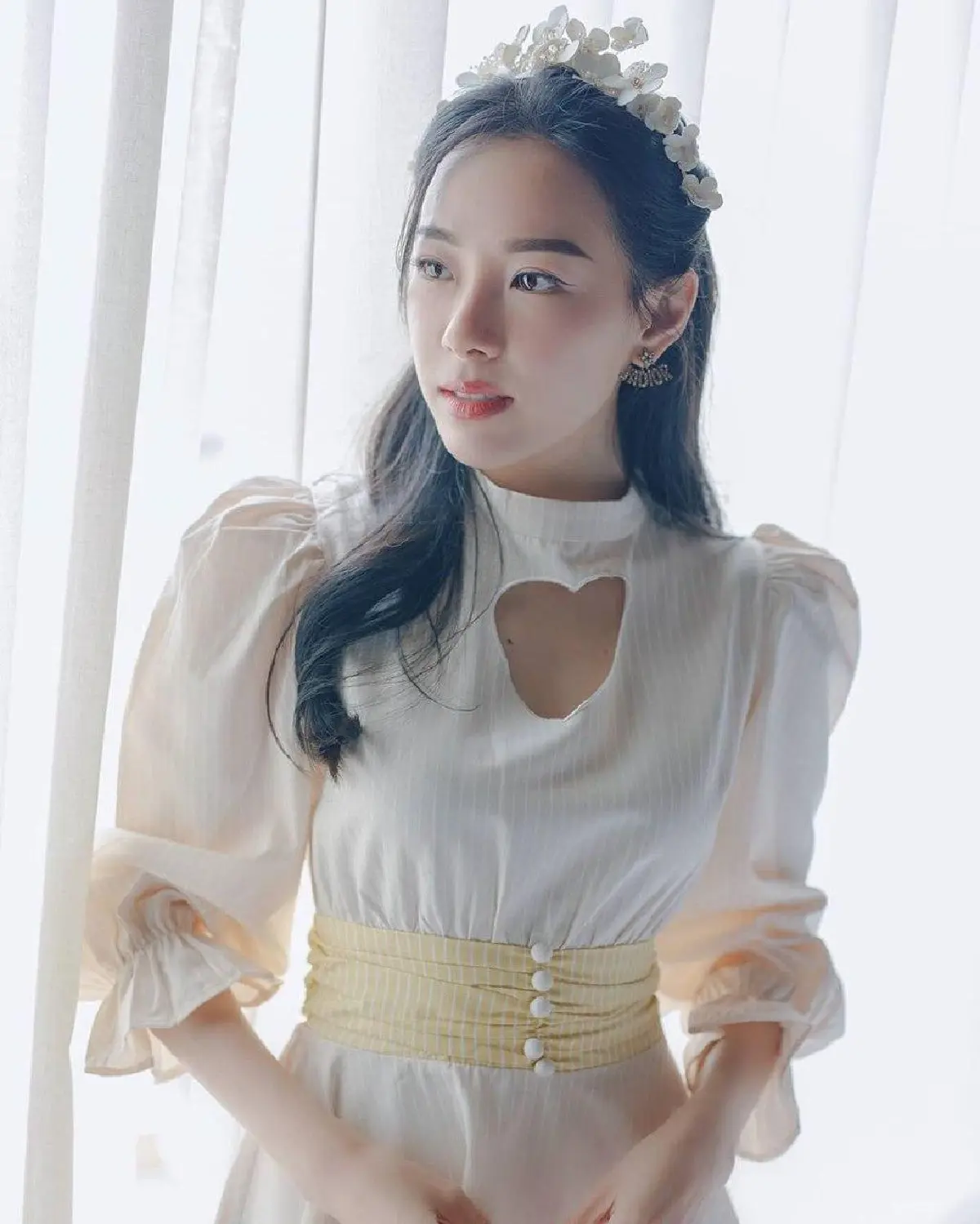 ทับทิม มัลลิกา แซ่บทะเลเดือด! นุ่งบิกินี่อวดหุ่นสวยผิวขาวเนียนท้าแดด