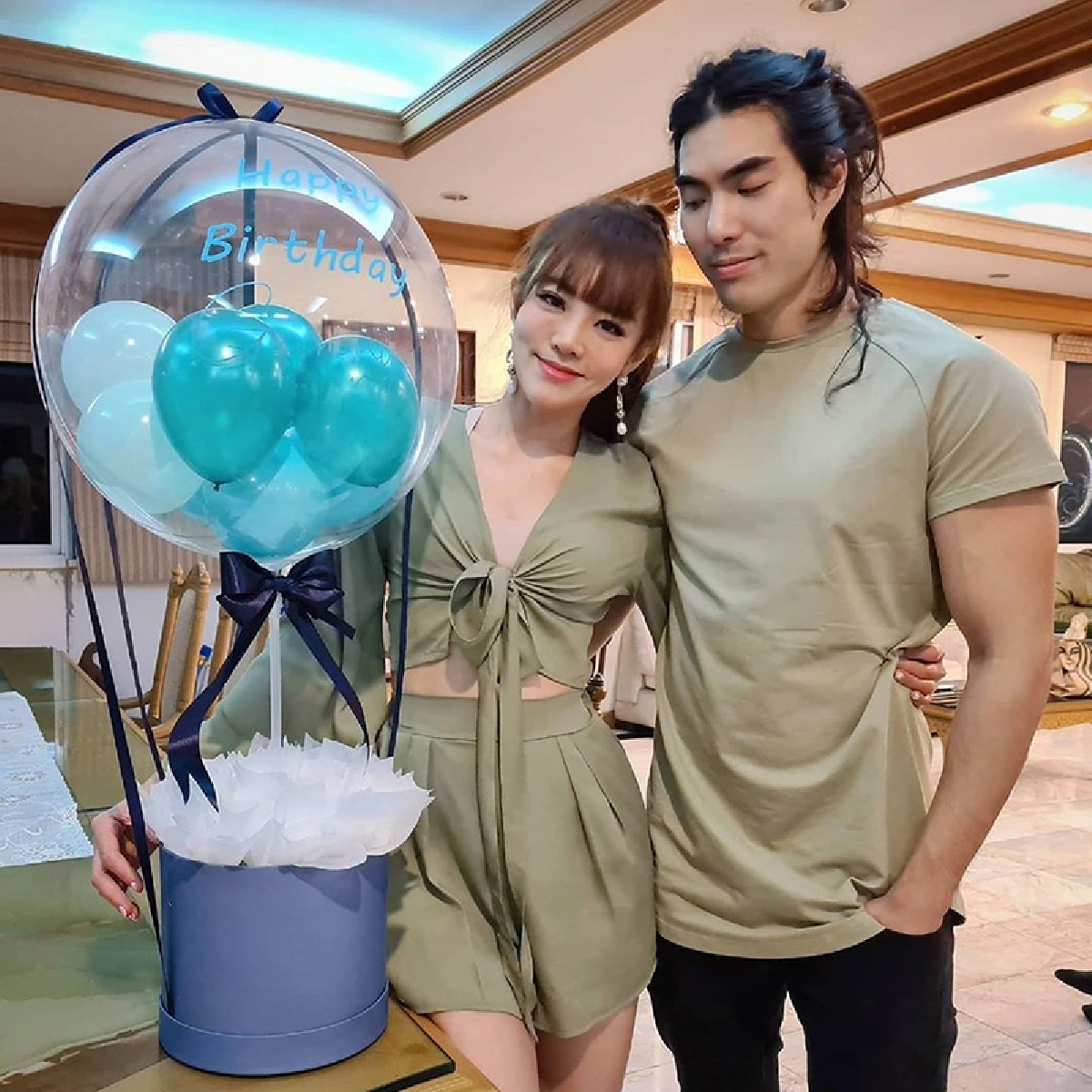 แซ่บสะใจ! แนนนี่ เกิร์ลลี่เบอร์รี่ อวดบั้นท้ายงอนเด้งเที่ยวทะเลสมุย