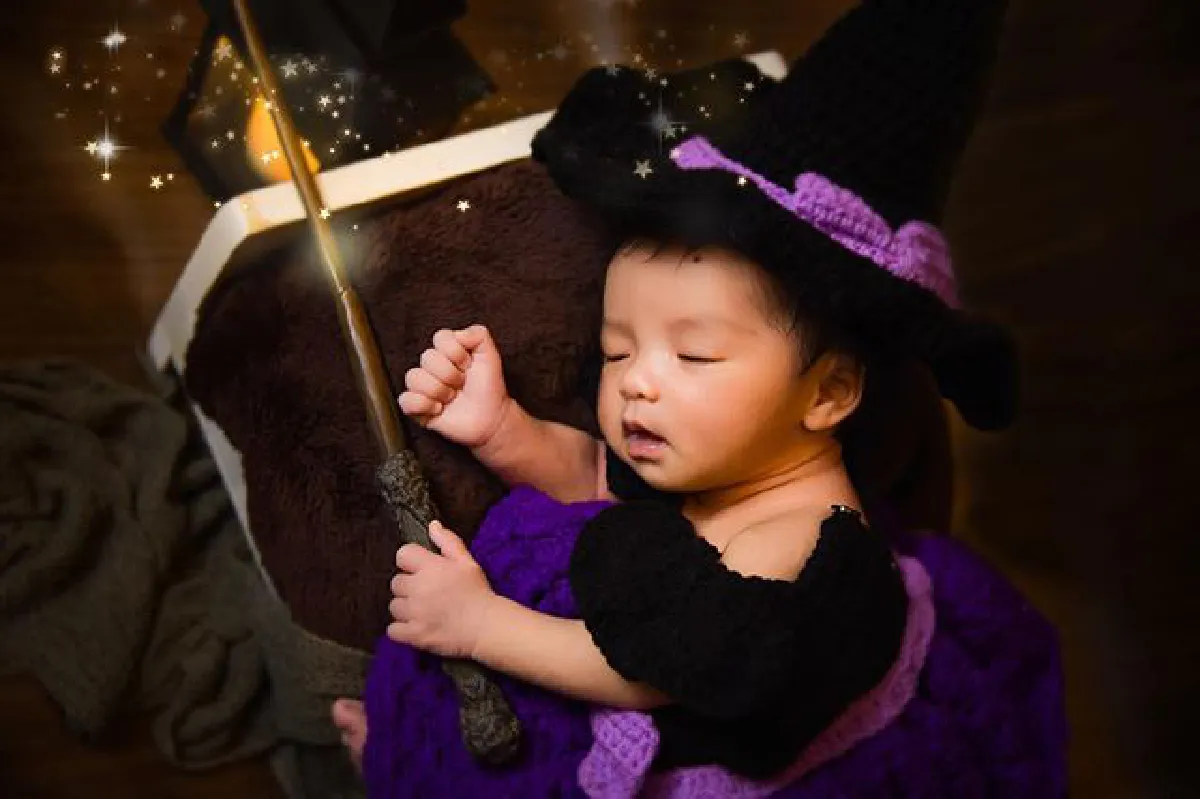 น่ารักมาก! น้องเวทย์มนต์  ลูกสาวใบเตย-ดีเจแมน ถ่ายแบบแรกคลอดในธีมแม่มดน้อย