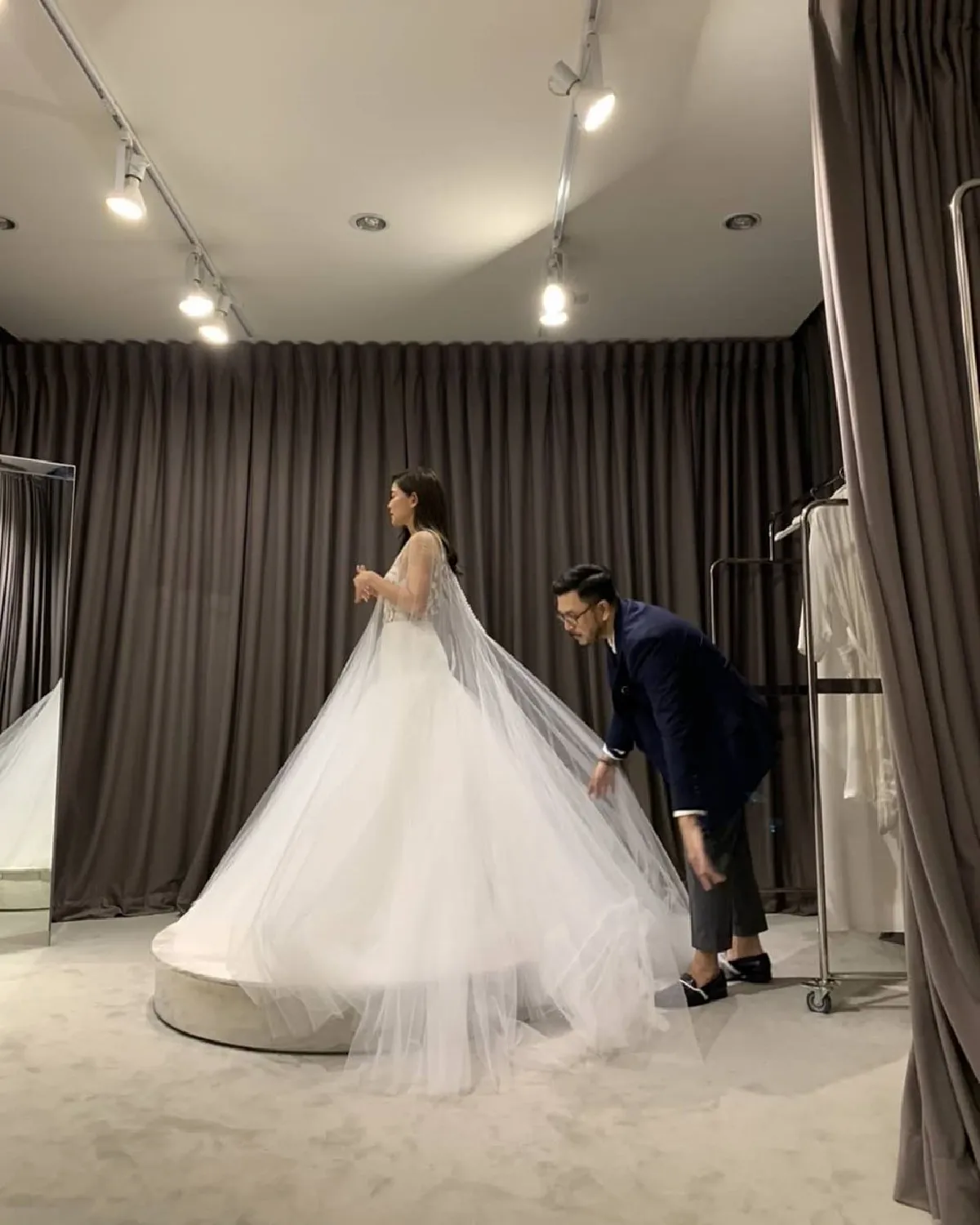 ภาพมาแล้ว! ก้อย รัชวิน ลองชุดแต่งงาน สวยอลังการสมการรอคอย 