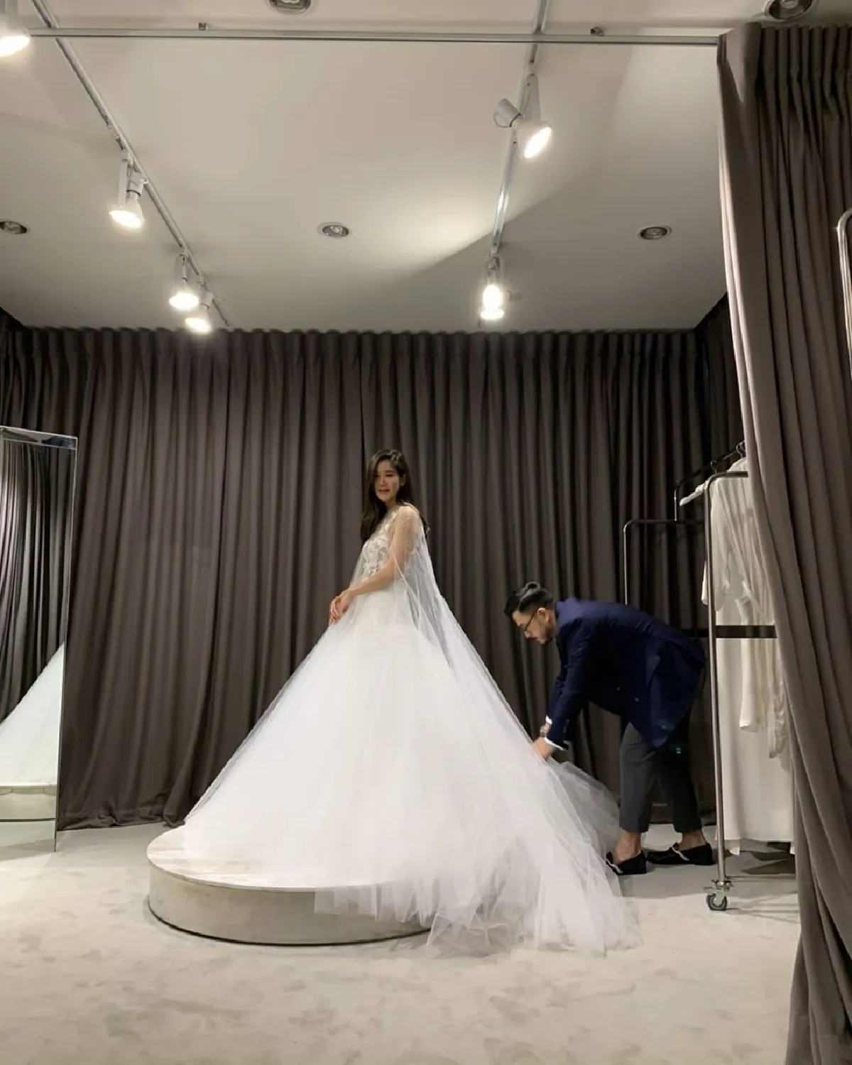 ภาพมาแล้ว! ก้อย รัชวิน ลองชุดแต่งงาน สวยอลังการสมการรอคอย 