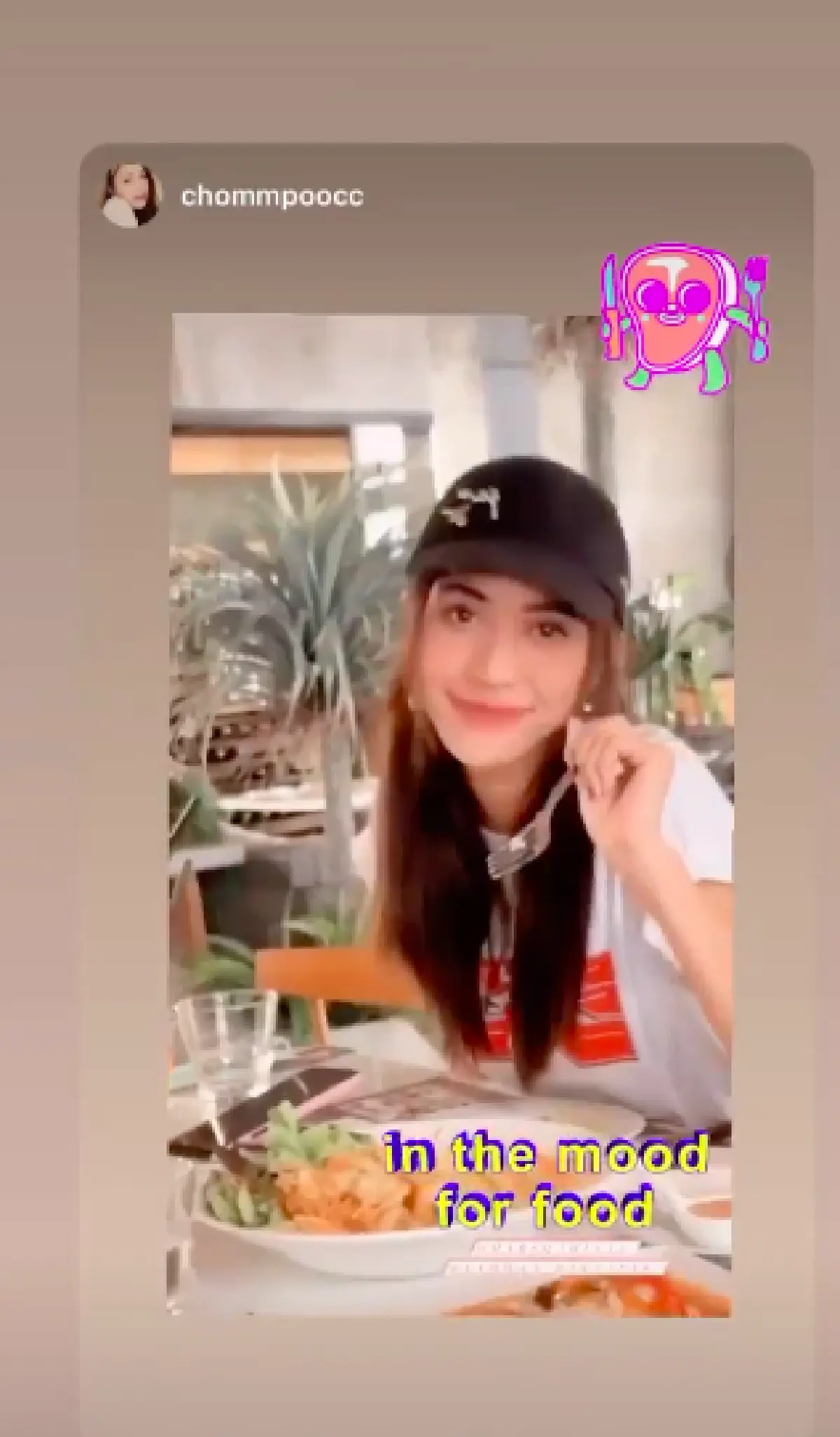  “น้ำหวาน เดอะเฟซ” โพสต์ภาพใส่ชุดแซ่บนั่งชิวริมทะเล บังเอิญเช็คอินที่เดียวกับ “ไฮโซแชมป์“