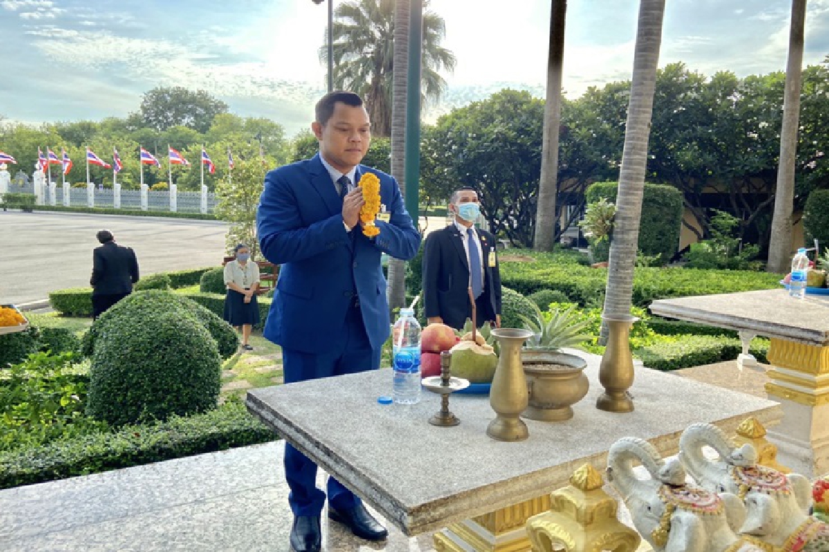 "ธนกร" ลุยงานกองทุนหมู่บ้านฯ ตั้งเป้าพลิกฟื้นศก.ฐานรากสู้โควิด "ธนกร" ลุยงานกองทุนหมู่บ้านฯ ตั้งเป้าพลิกฟื้นศก.ฐานรากสู้โควิด