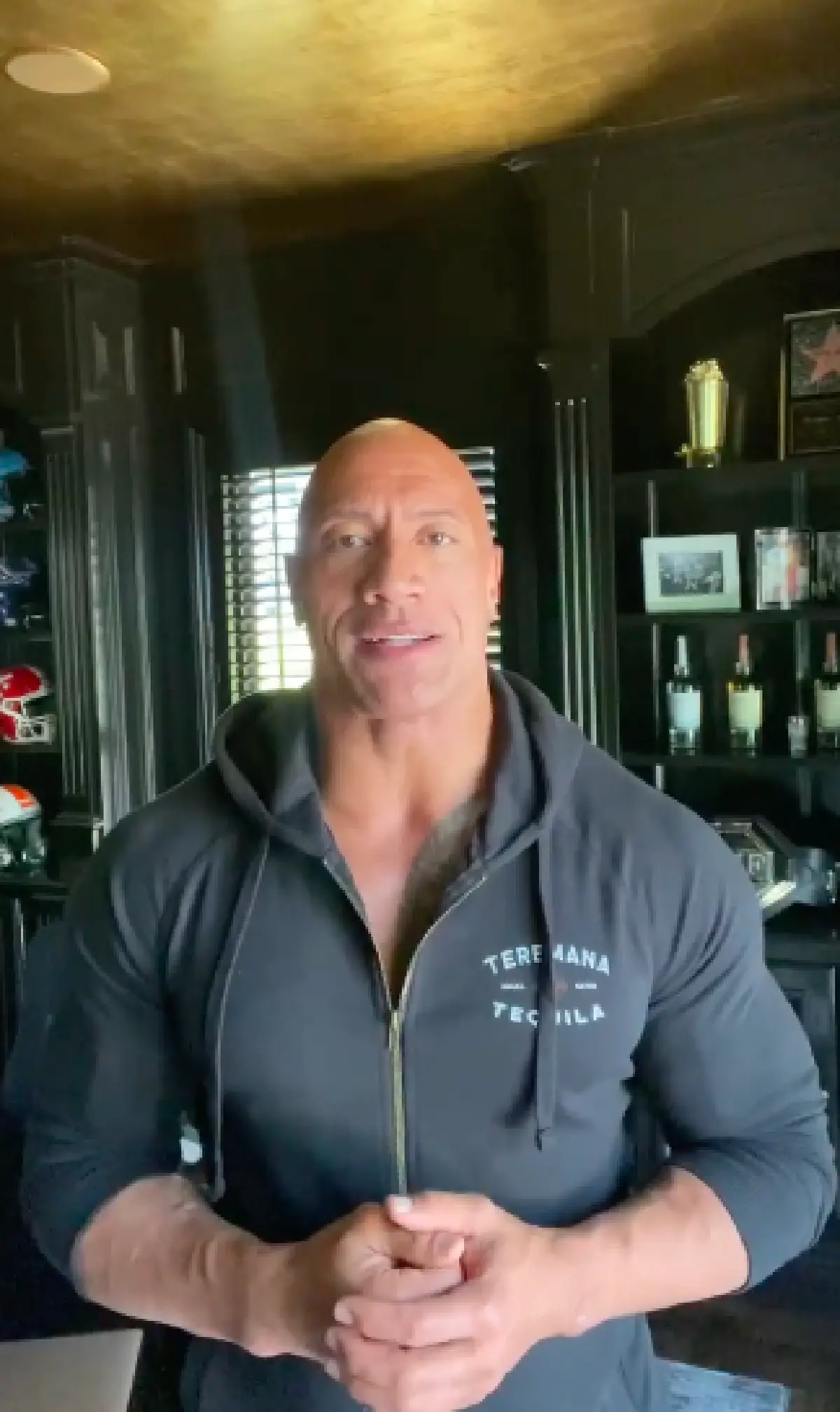 “เดอะ ร็อค” และครอบครัว กำลังพักฟื้นร่างกายหลังจากติดเชื้อโควิด-19