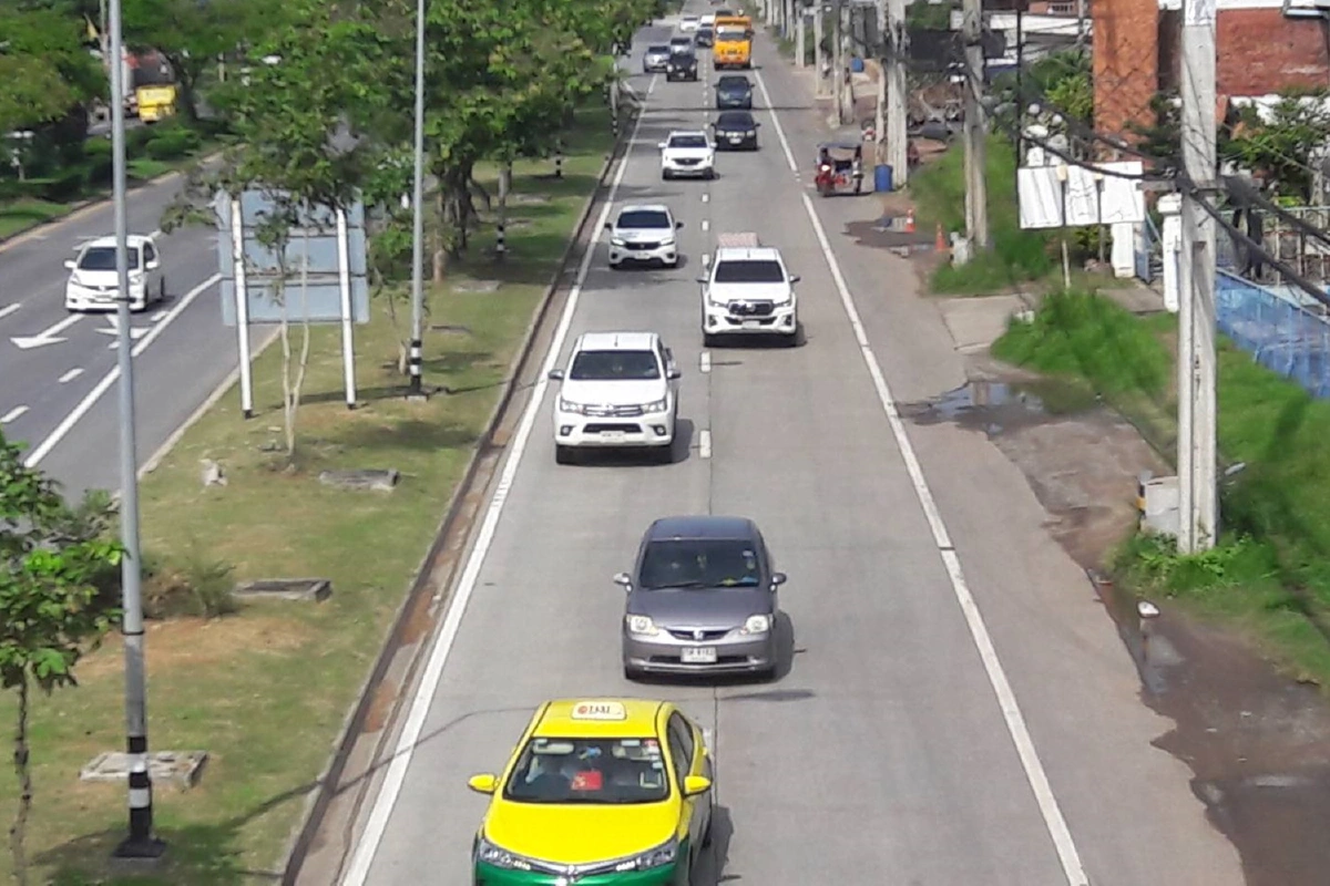 หยุด4วันชดเชยสงกรานต์ ถนนมิตรภาพคึก ปริมาณรถเริ่มหนาแน่น