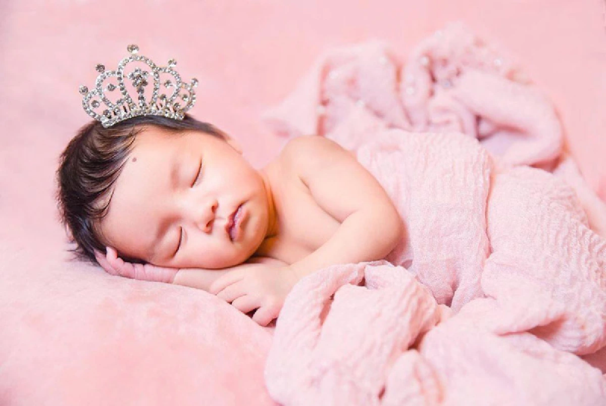 น่ารักทุกภาพ! “ใบเตย” พาลูกสาว “น้องเวทย์มน” ถ่ายแบบแรกเกิดในสไลต์ต่างๆ