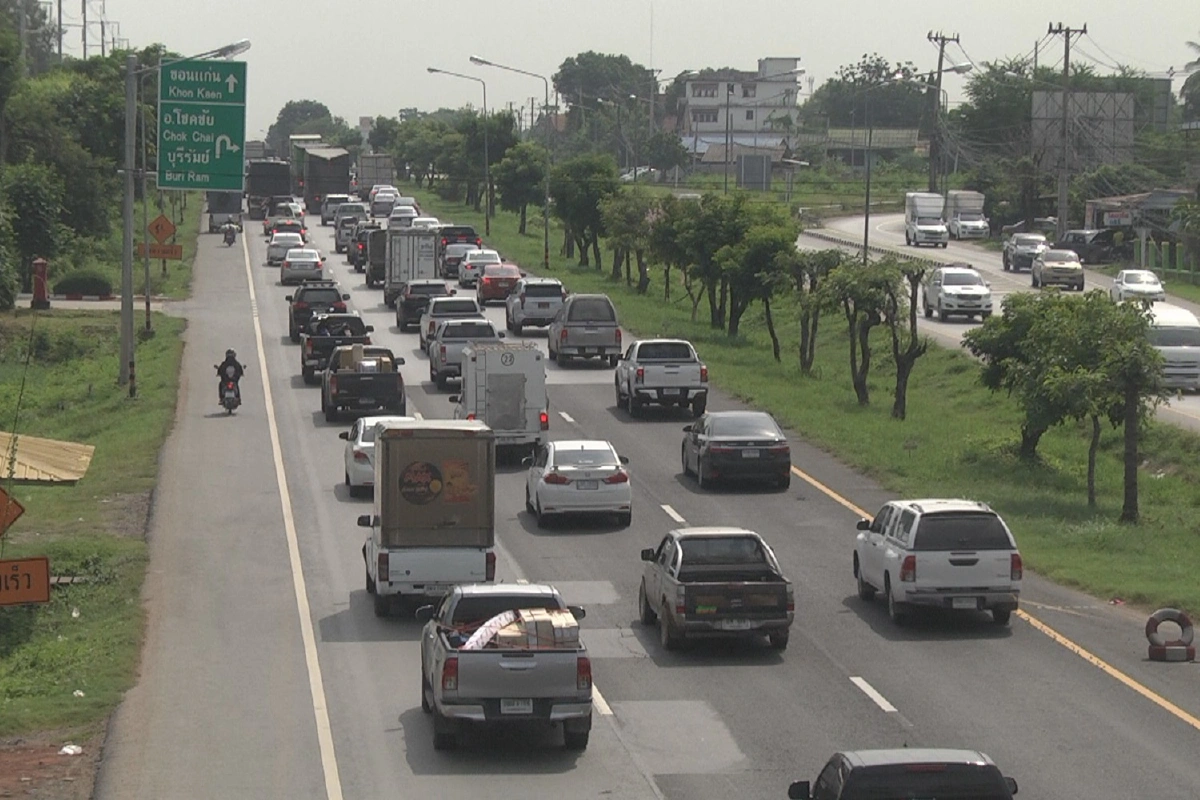 จราจรโคราชรถมาก เกิดอุบัติเหตุหลายจุด เตือนขับขี่เพิ่มความระมัดระวัง