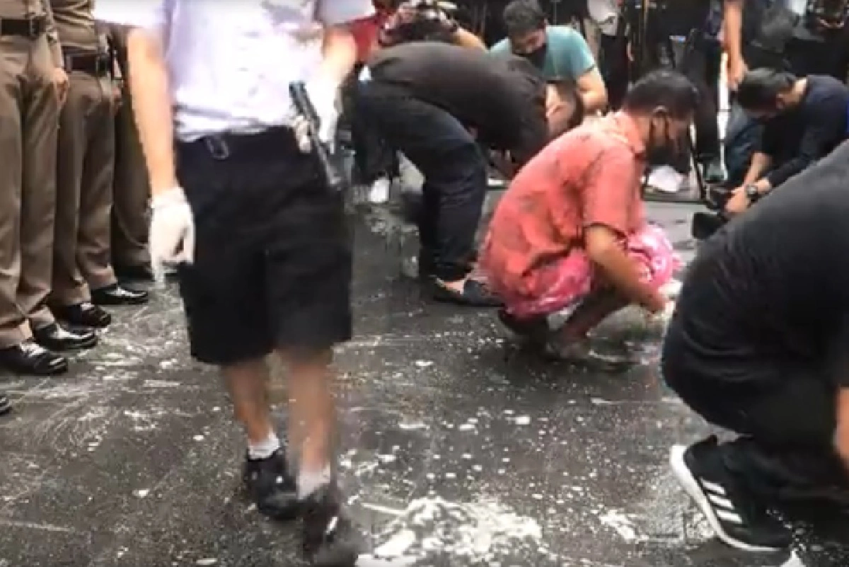 "ผูกโบขาวหน้าเรือนจำพิเศษ- จัดกิจกรรมล้างบาปตำรวจไทย"