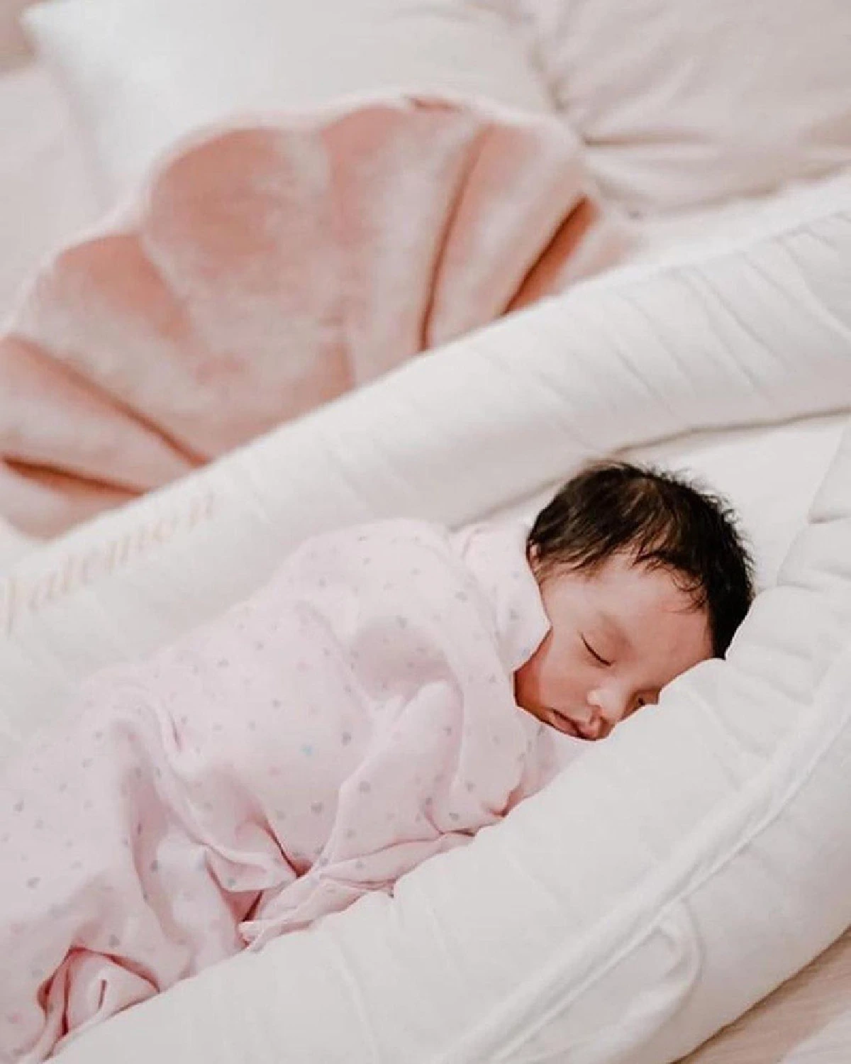 น่ารักทุกภาพ! “ใบเตย” พาลูกสาว “น้องเวทย์มน” ถ่ายแบบแรกเกิดในสไลต์ต่างๆ