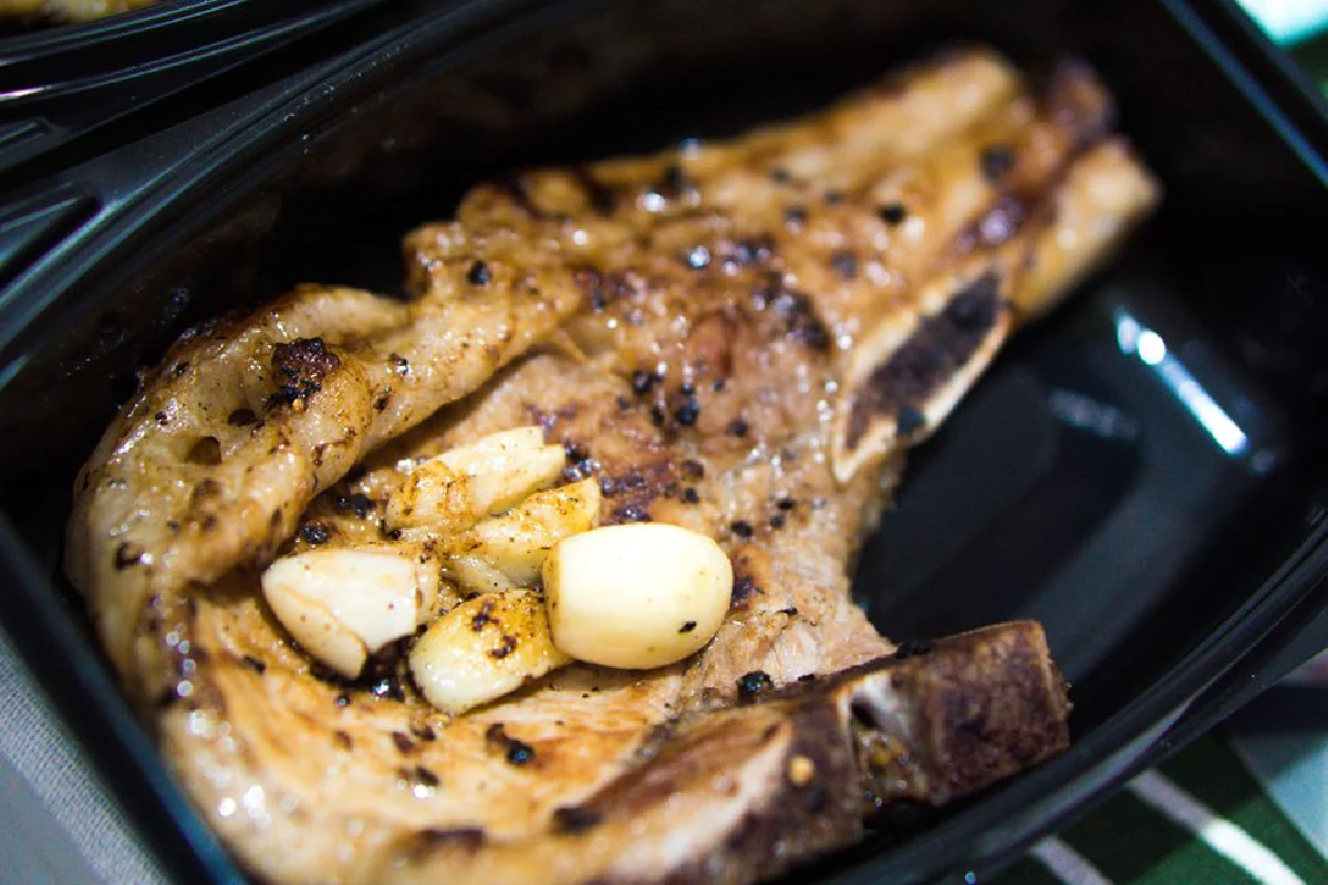 ดับทุกข์โควิดด้วย ‘สเต็กหัวร้อน’ ไอเดียทำเงินครึ่งแสนต่อเดือนของเซลล์แมนยอดนักสู้