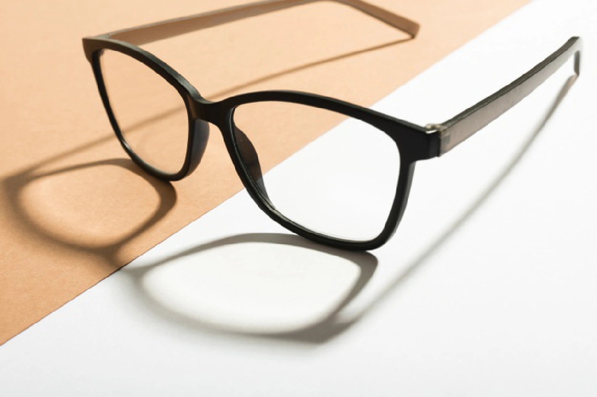 เลนส์ตัดแสงสีฟ้า จำเป็นหรือไม่?