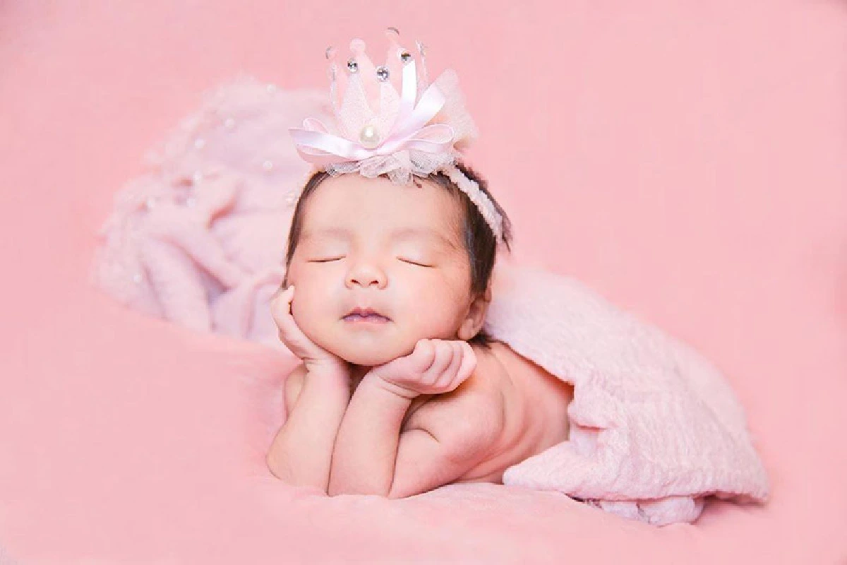 น่ารักทุกภาพ! “ใบเตย” พาลูกสาว “น้องเวทย์มน” ถ่ายแบบแรกเกิดในสไลต์ต่างๆ