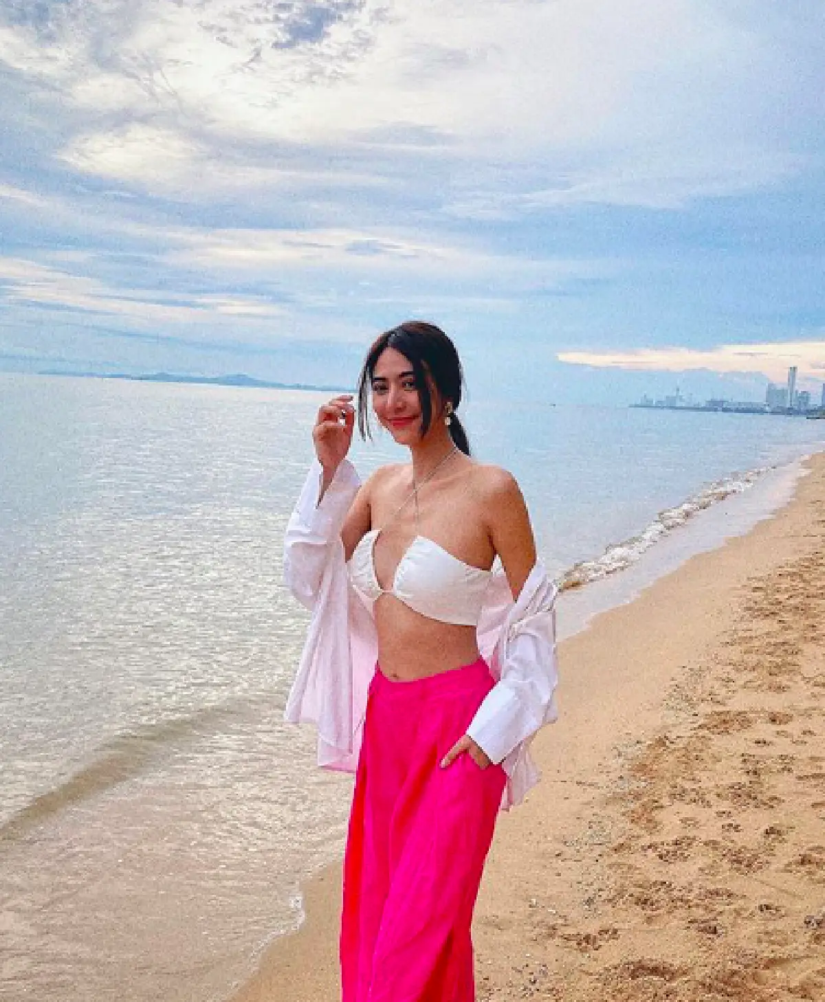 “รัศมีแข” จ่อดำเนินคดี หลังถูกไฮโซหนุ่มเอาขวดฟาดที่จมูก เหตุหึงคุย "น้ำหวาน เดอะเฟซ"