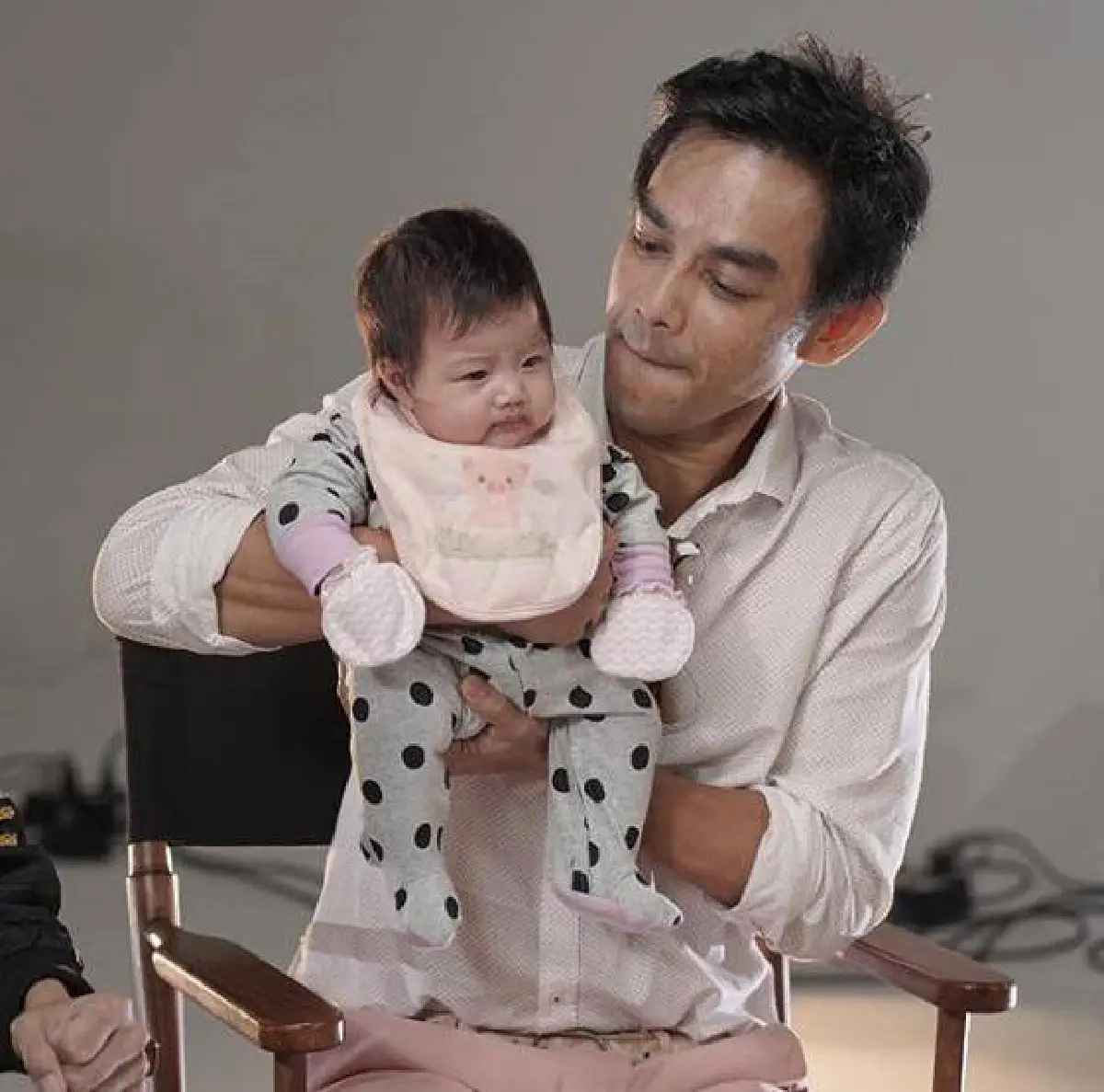 “ศรราม” แฉอีกรอบ! ทองของขวัญวันเกิด “น้องวีจิ”  ที่ “มอส” ซื้อให้หมดไปแล้ว