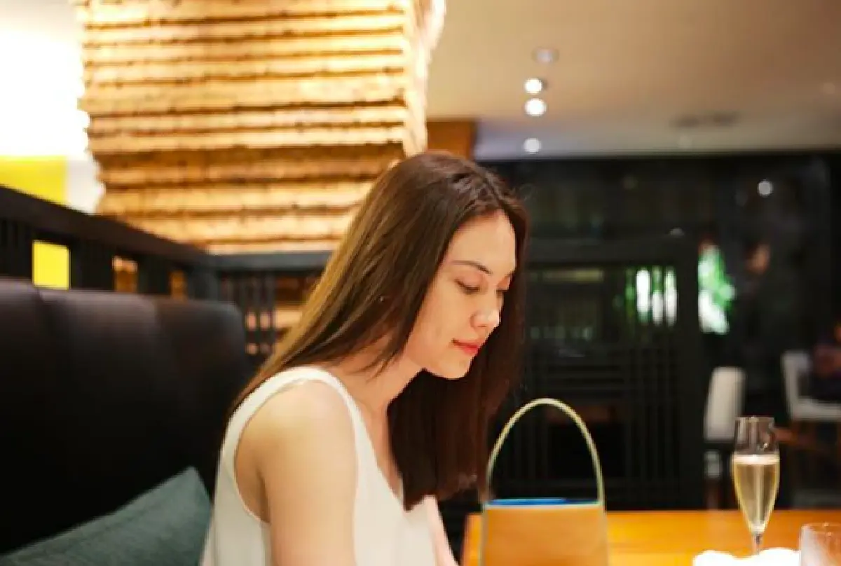 "สงกรานต์" โพสต์ภาพอวดแฟน "แมท" แต่ถูกชาวเน็ตคอมเมนต์ใส่ ไม่สวยเท่า "แอฟ