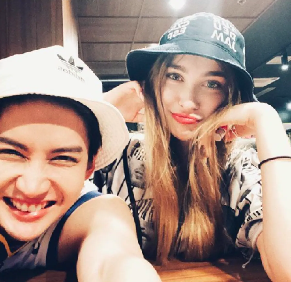  “กอล์ฟ พิชญะ” โชว์สวีตแฟนสาว “แอนนี่”  จุ๊บกันที่สระน้ำหวานๆ หัวใจพองโต