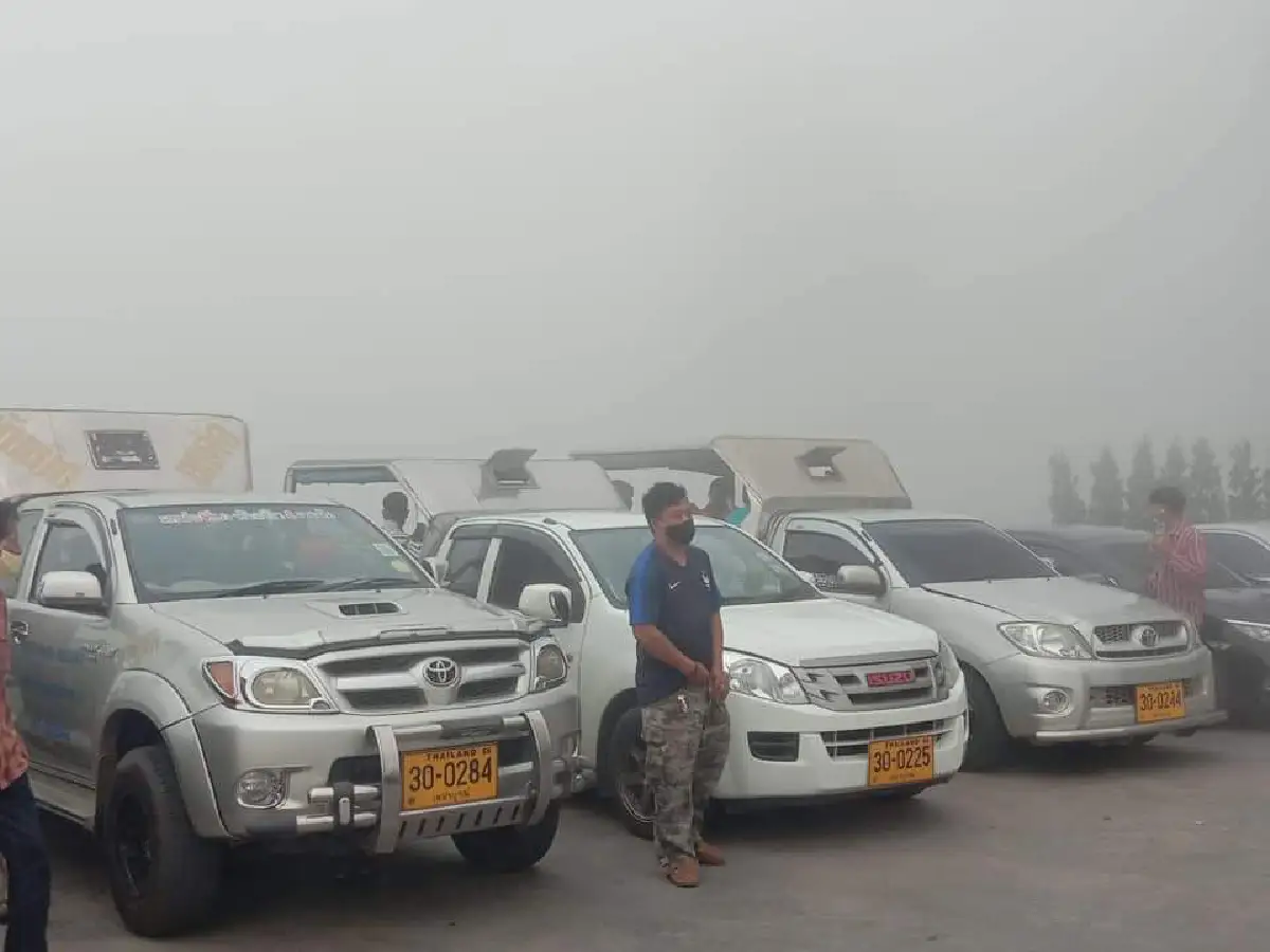 ผวากันทั้งจังหวัด!พบแรงงานเมียนมา 12 คันรถแห่เที่ยวบนเขาค้อ