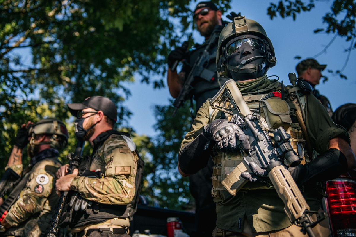 อเมริกันเดือด ผิวดำติดอาวุธแสดงพลังผิวขาวถือปืนขู่บ้าง