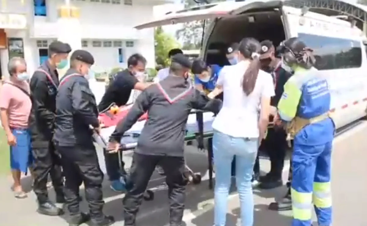 นาทีชีวิต! ทหารพราน 36 ช่วยลำเลียง "ผู้ป่วยเลือดคั่งในสมอง" ส่งต่อโรงพยาบาลด่วน