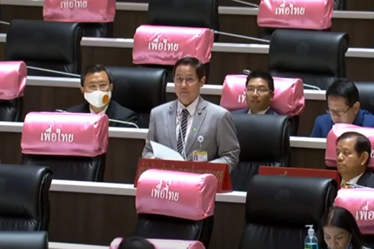 "อนุดิษฐ์"ชู 3 นิ้วกลางสภาจี้นายกฯลาออกเปิดทางแก้ปัญหาประเทศ