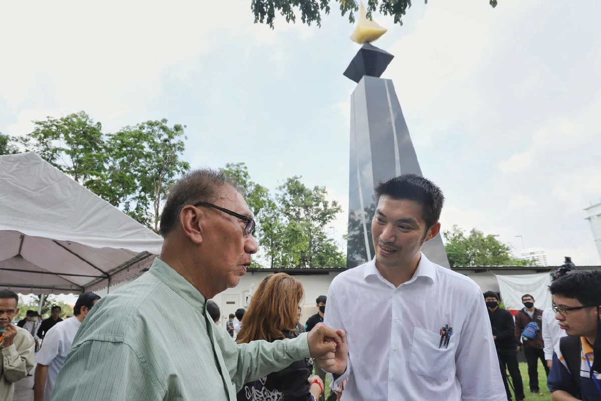 "ธนาธร"ประกาศนำคณะก้าวหน้าออกมาต้านหากเกิดรัฐประหาร