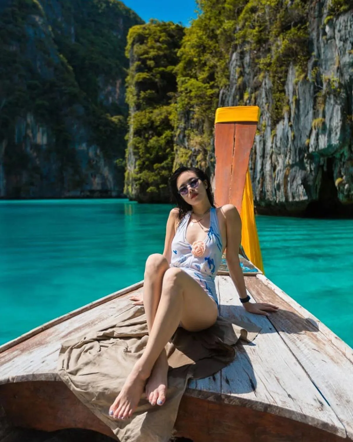 แซ่บมากแม่! คริส หอวัง อวดอึ๋มกระแทกตา..กับภาพขึ้นจากทะเลสุดหวิว