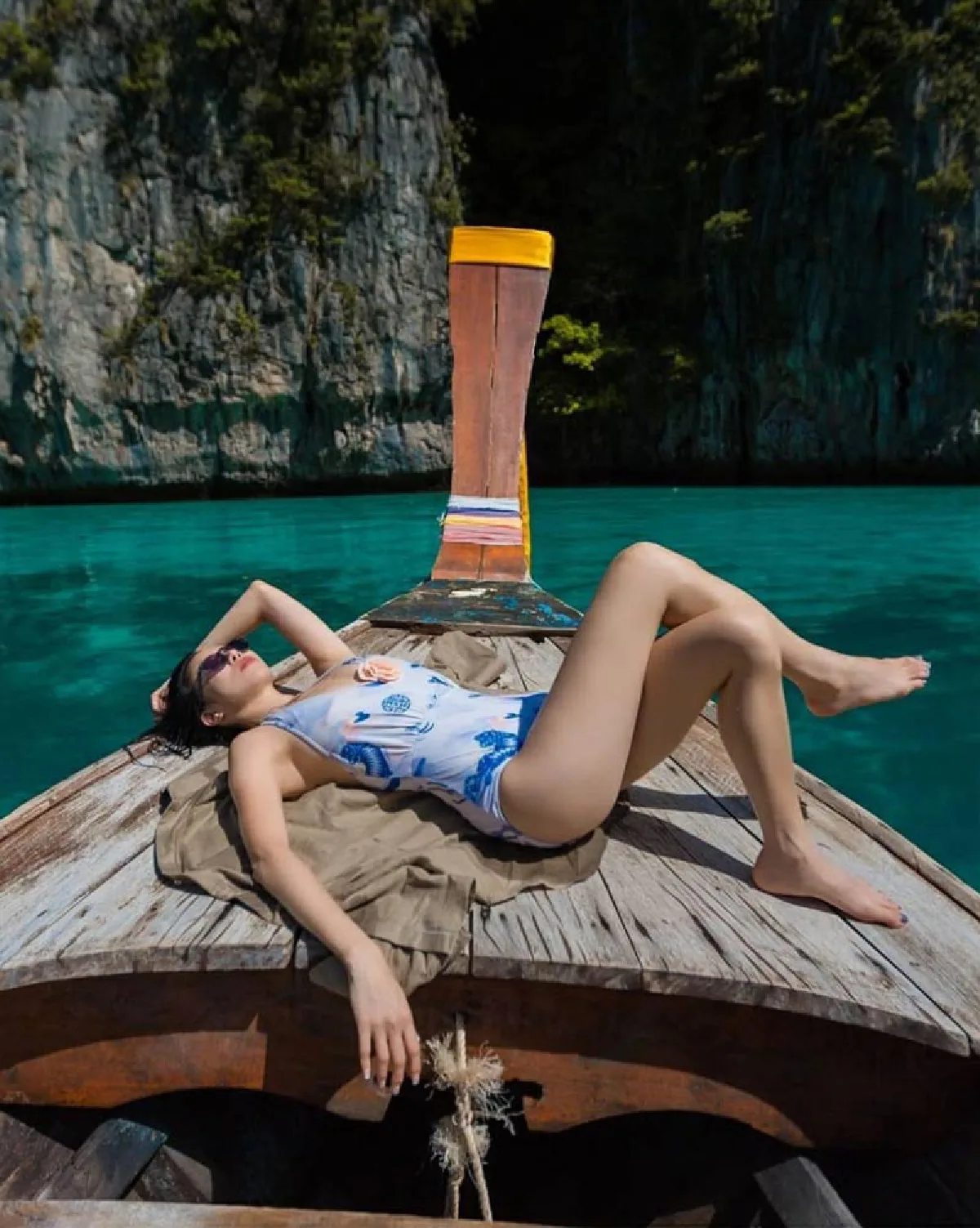 แซ่บมากแม่! คริส หอวัง อวดอึ๋มกระแทกตา..กับภาพขึ้นจากทะเลสุดหวิว