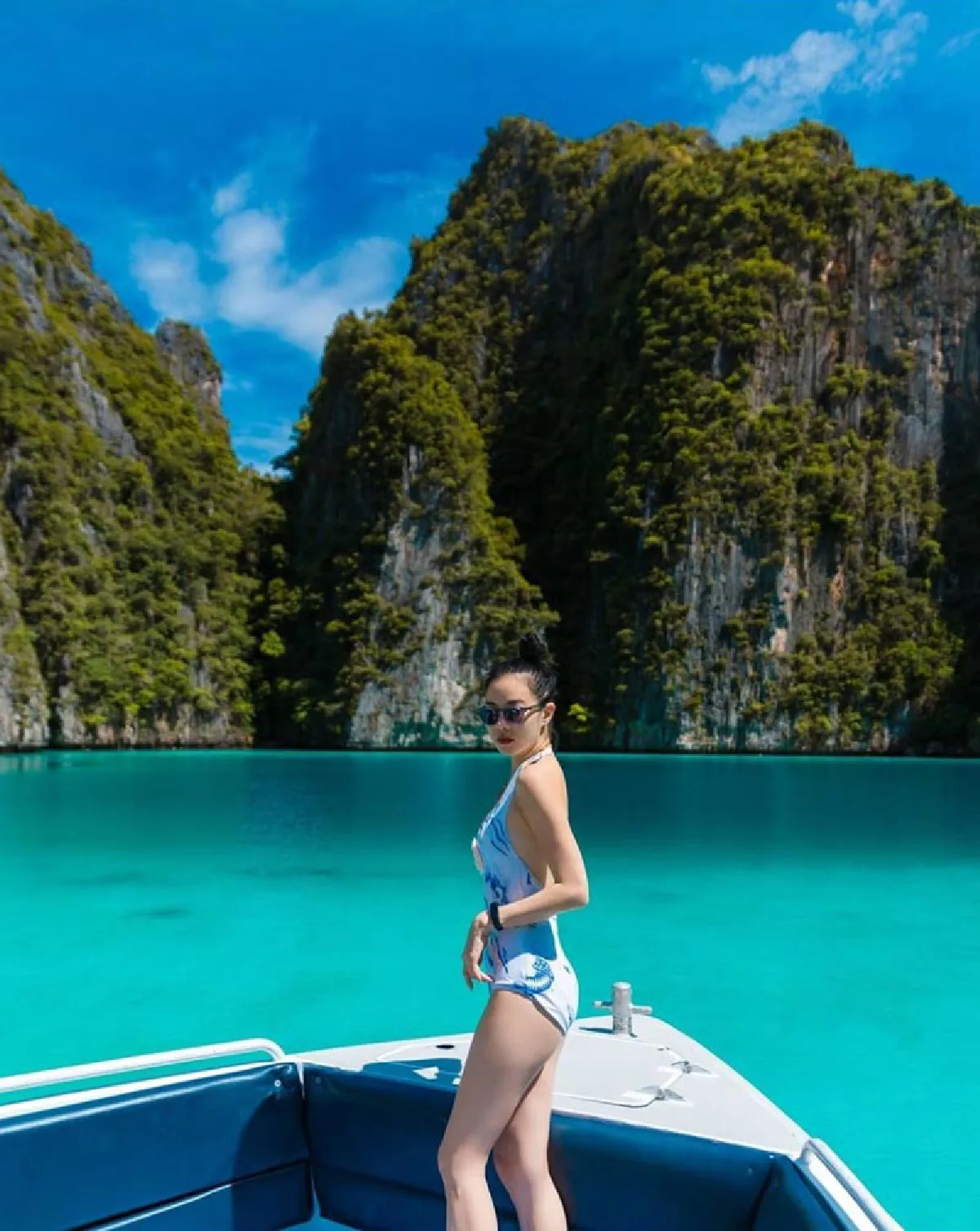 แซ่บมากแม่! คริส หอวัง อวดอึ๋มกระแทกตา..กับภาพขึ้นจากทะเลสุดหวิว