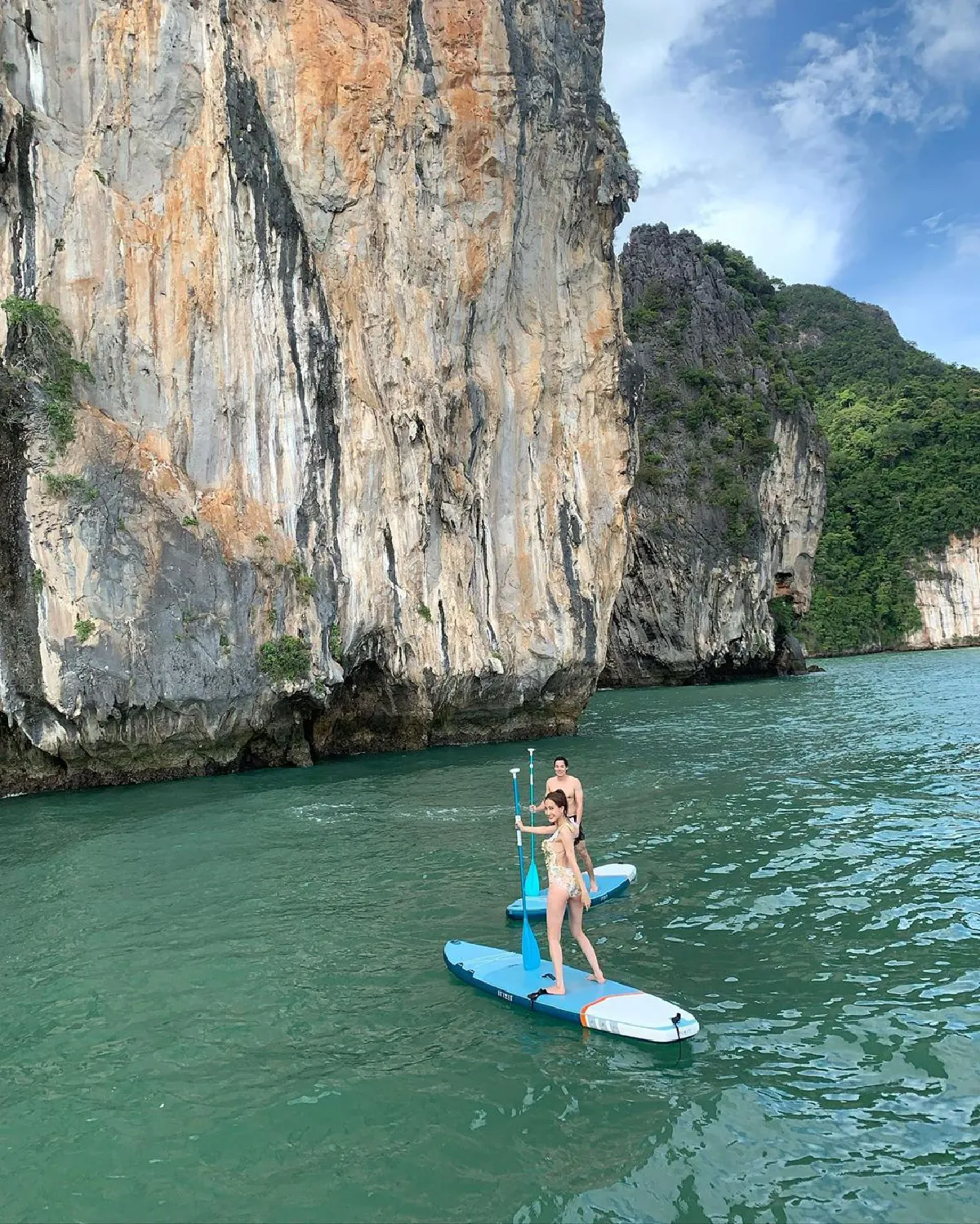 แต้ว ณฐพร เจอดราม่าแต่งตัวโป๊! เป็นถึงนางเอกเบอร์ต้นลงภาพไม่ปิดท่อนล่าง