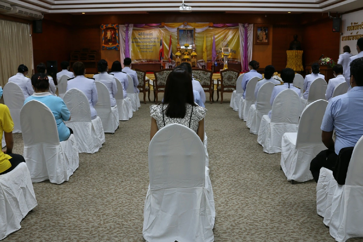 ในหลวง-พระราชินีพระราชทานเครื่องช่วยหายใจรักษาผู้ป่วยโควิด-19