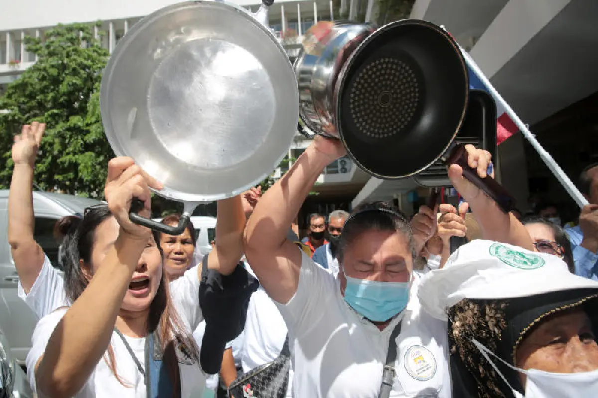 ผู้ค้าหาบเร่แผงลอยร้องนายกฯปลดผู้ว่าฯอัศวิน