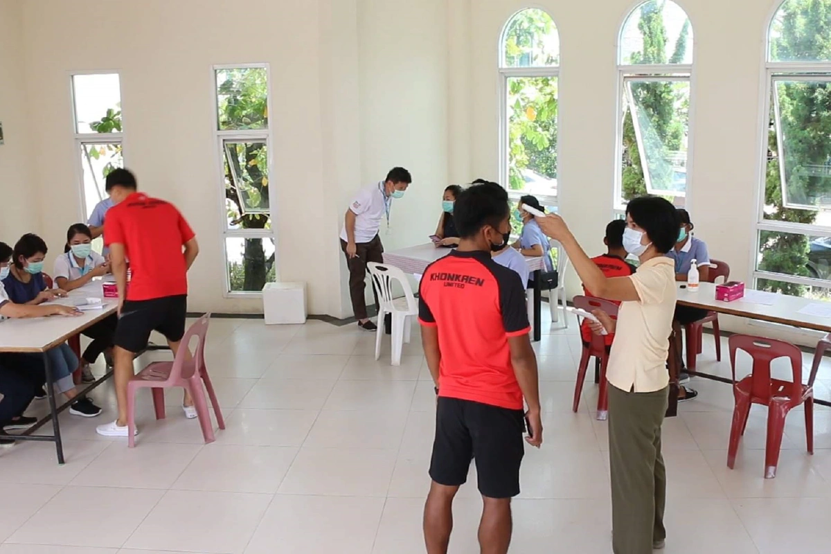 นักเตะ-จนท.ทีมขอนแก่น ยูไนเต็ดเข้ารับการตรวจหาเชื้อโควิด-19