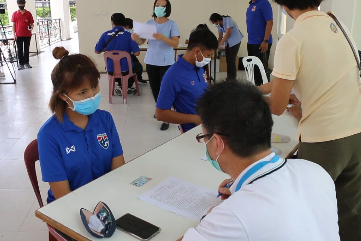 นักเตะ-จนท.ทีมขอนแก่น ยูไนเต็ดเข้ารับการตรวจหาเชื้อโควิด-19