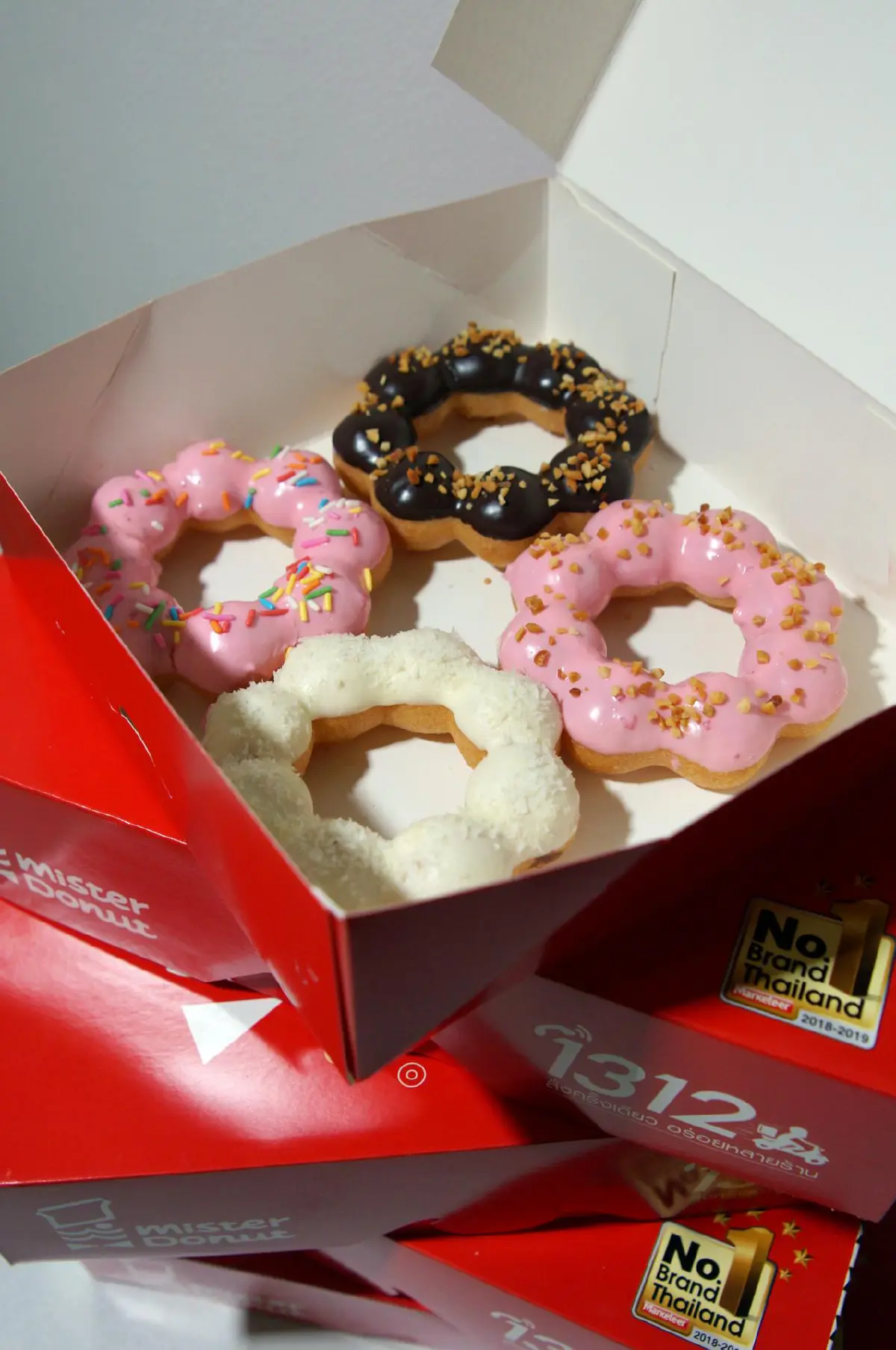 แกะกล่องลุ้นความอร่อยกับ ‘มิสเตอร์ โดนัท กล่องสุ่ม โชคดี’