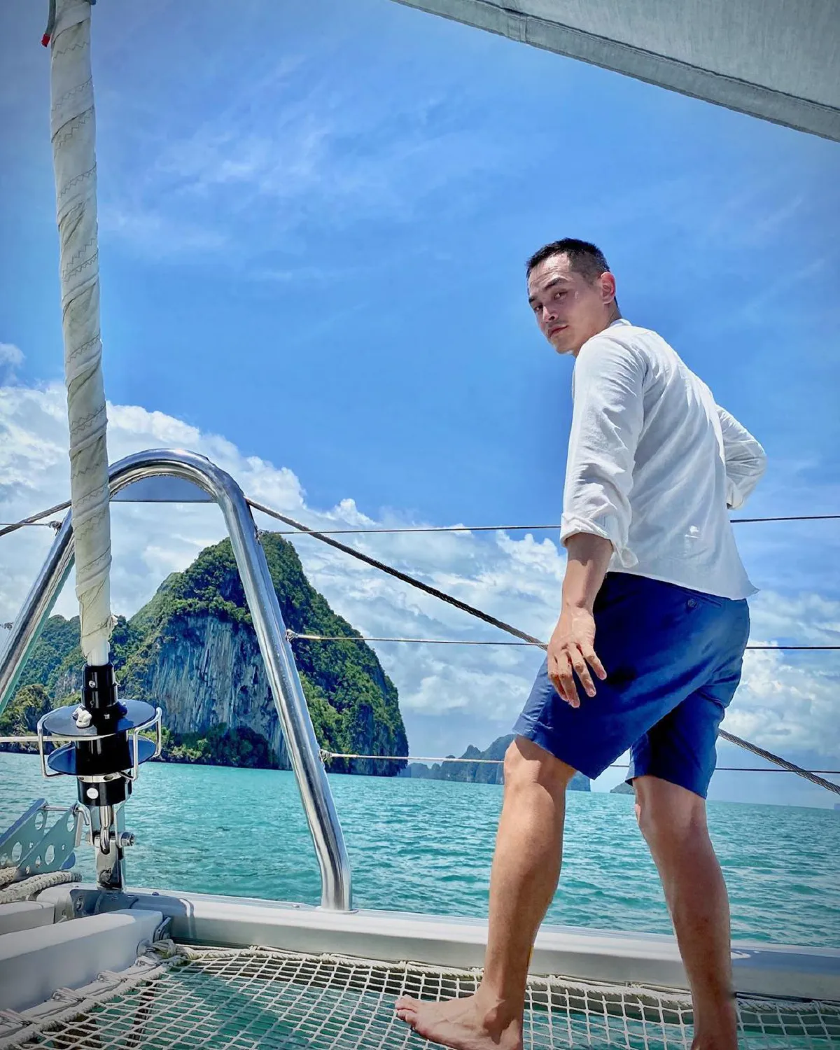 สงกรานต์ ยกตัว แมท ขึ้นเหนือน้ำโชว์ความสตรองของกล้ามแขน