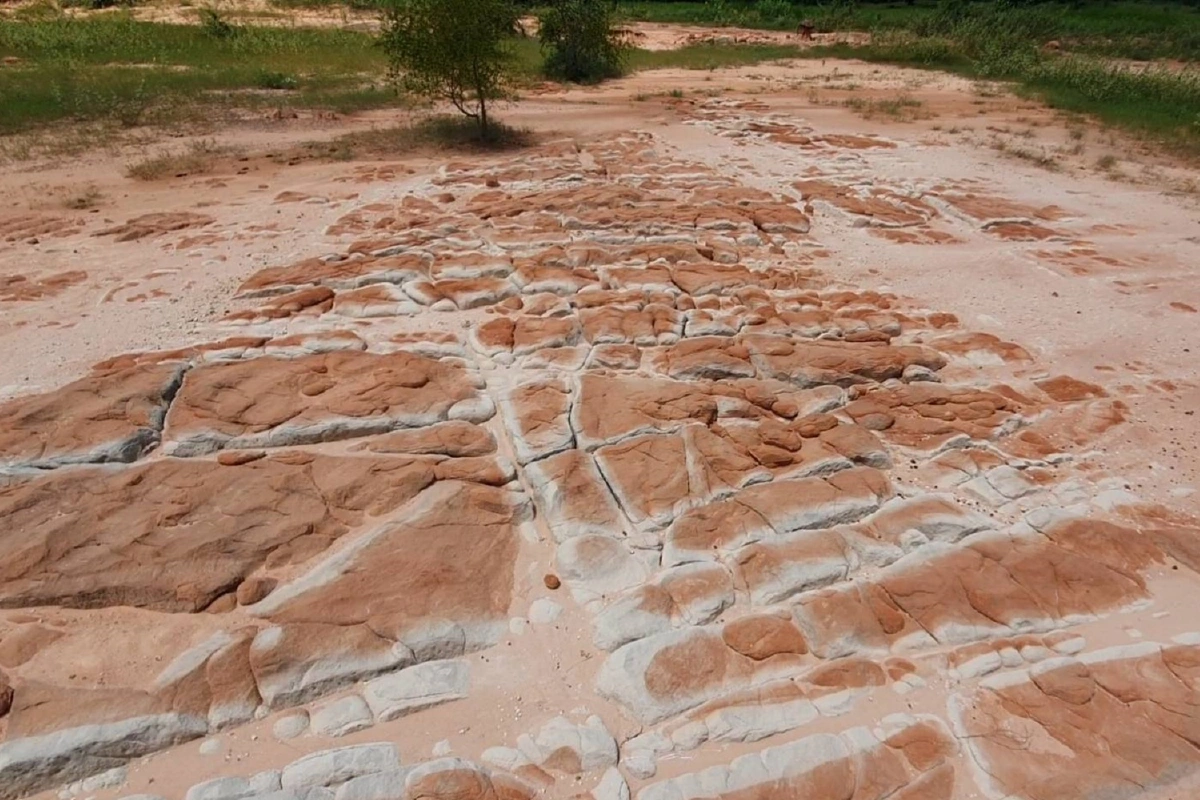 ลุ้น!แหล่งท่องเที่ยวใหม่ พบลานหินแตกคล้ายฝีมือมนุษย์ยุคเก่า 