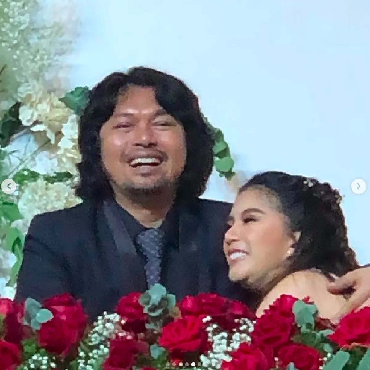 เก็บตกบรรยากาศงานแต่ง "เสก-กานต์" เรียบง่าย อบอุ่น และมีความสุข