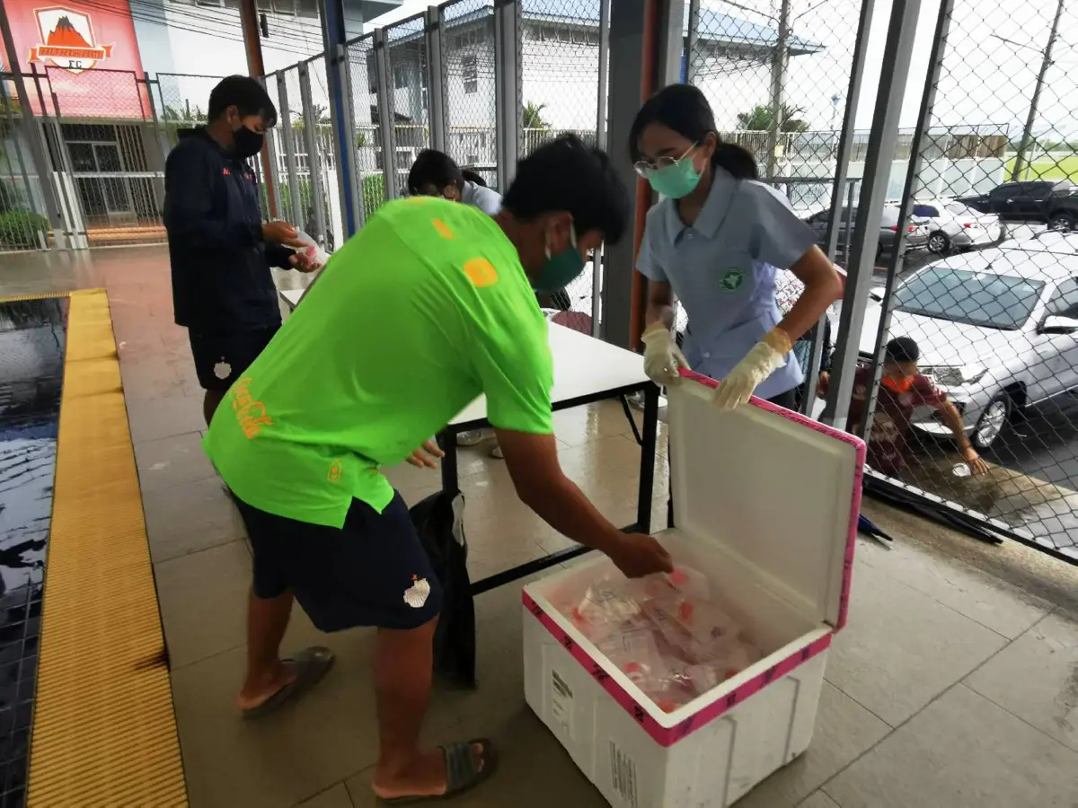 กักตัวนักบอล"บุรีรัมย์ยูไนเต็ด" 42 คนพบกลุ่มเสี่ยงสัมผัสเชื้อกว่า 500 ราย