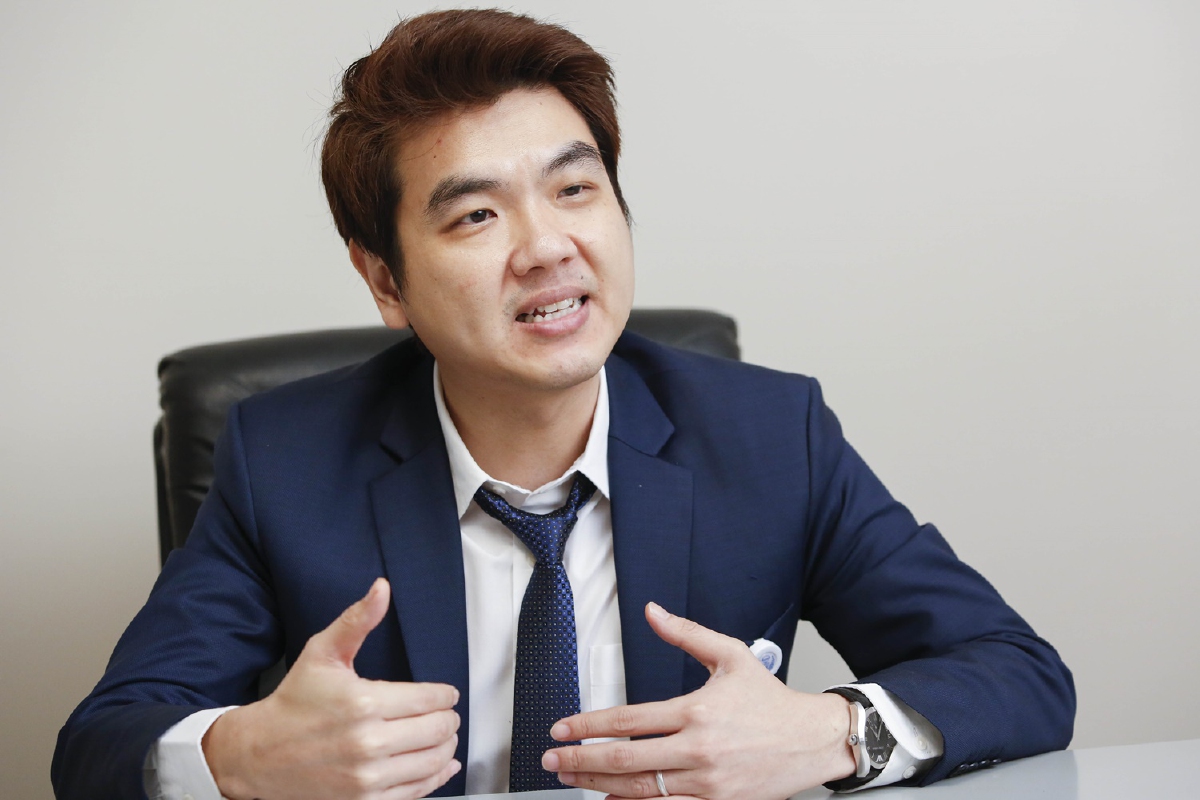 "ปิยบุตร"เสนอฉีดยาแรงยุบทิ้งศาลรธน.แล้วตั้งต้นใหม่ "ปิยบุตร"เสนอฉีดยาแรงยุบทิ้งศาลรธน.แล้วตั้งต้นใหม่