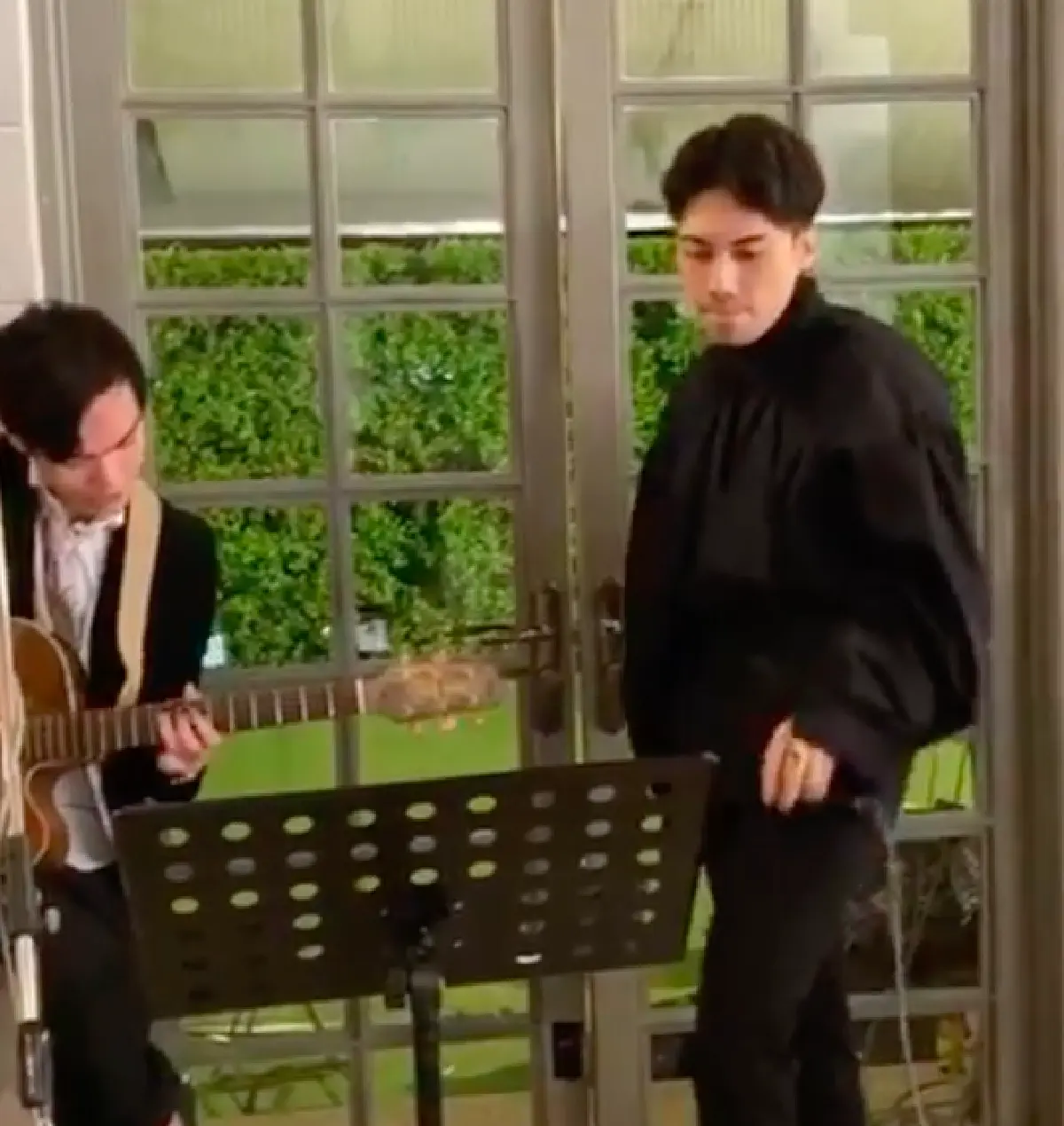 เก็บตกบรรยากาศงานแต่ง "เสก-กานต์" เรียบง่าย อบอุ่น และมีความสุข