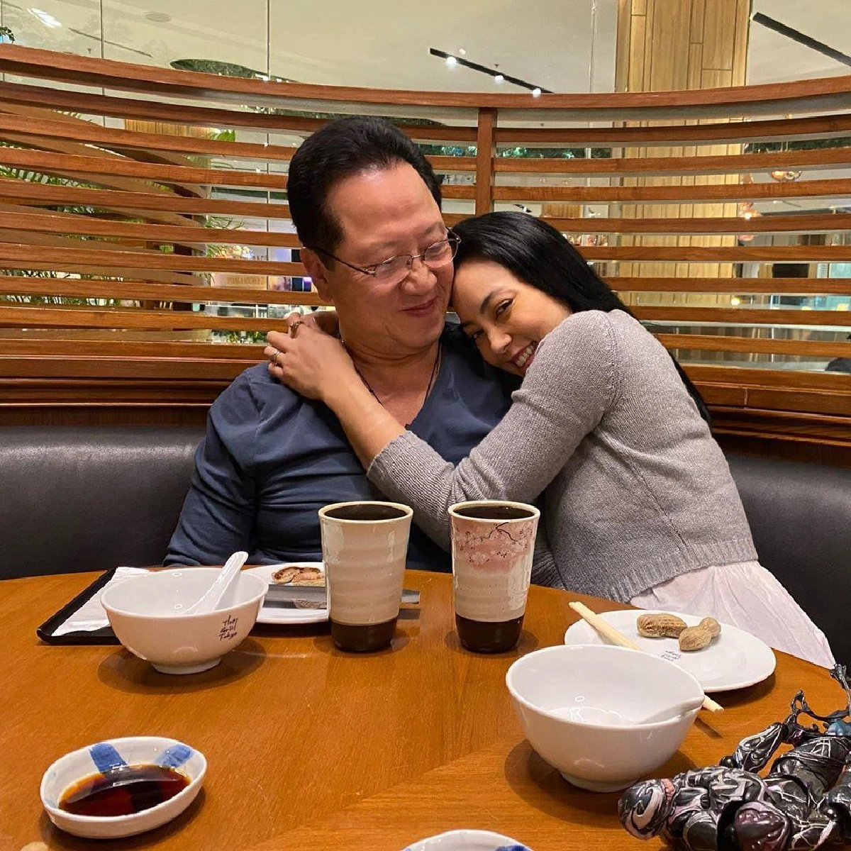 คนนี้อย่าแย่ง! “ตั๊ก บงกช” โชว์สวีท “เจ้าสัวบุญชัย” ฉลองครบรอบจดทะเบียนสมรส 8 ปี