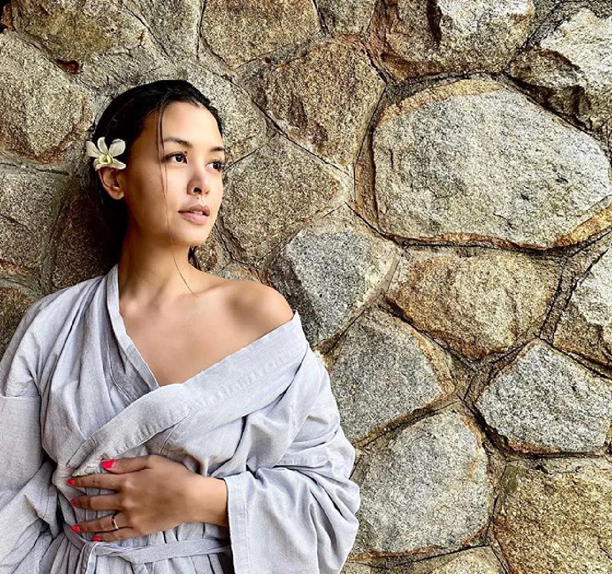 “วิกกี้ สุนิสา” โพสต์ท่าเก๋ๆ อวดท้อง 15 สัปดาห์ในชุดว่ายน้ำสีสุดแซ่บ