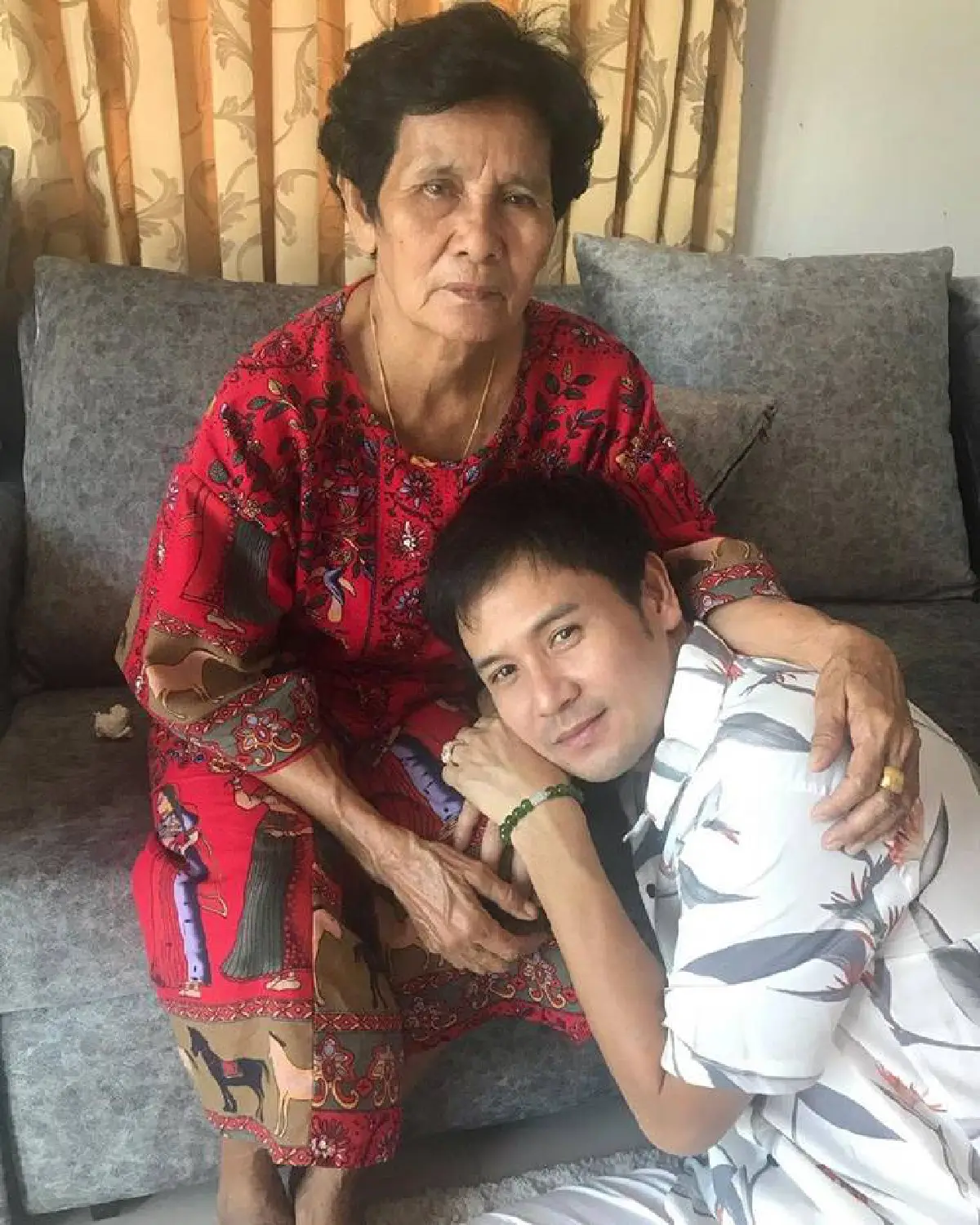 “ไผ่ พงศธร” สร้างบ้านให้แม่ที่บ้านเกิดยโสธร หวังให้ได้พักผ่อนตอนทำนา 