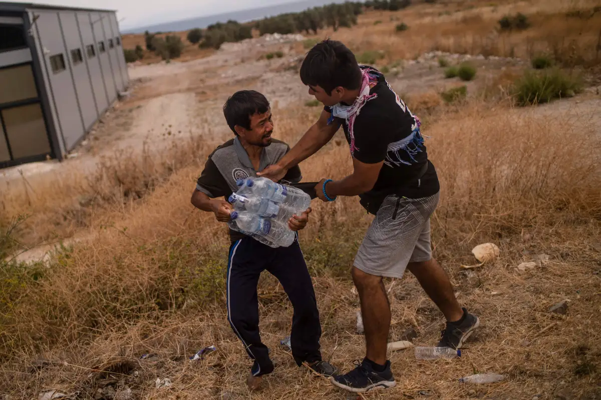 ภาพสะเทือนใจ ผู้ลี้ภัยไร้ที่คุ้มหัวแถมยังถูกปราบ