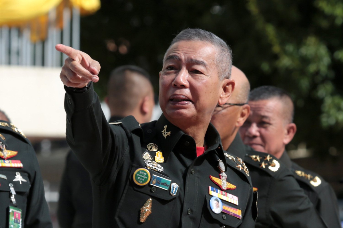 "บิ๊กแดง" ปัดตอบฝ่ายค้านแก้รธน."คว่ำสว." บอกปล่อยเป็นเรื่องการเมือง "บิ๊กแดง" ปัดตอบฝ่ายค้านแก้รธน."คว่ำสว." บอกปล่อยเป็นเรื่องการเมือง