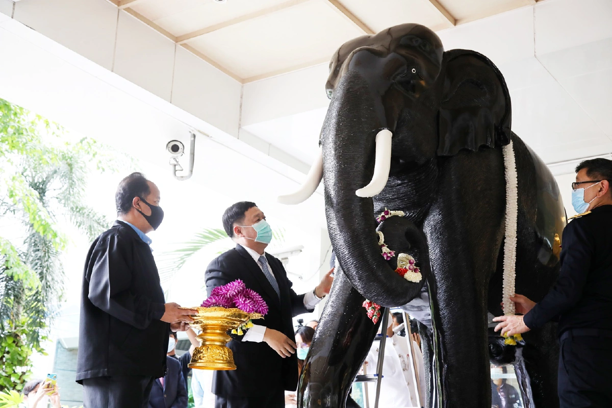 คลังบวงสรวงองค์ช้างคู่ สร้างกำลังใจในแก้ปัญหาเศรษฐกิจสู้โควิด-19