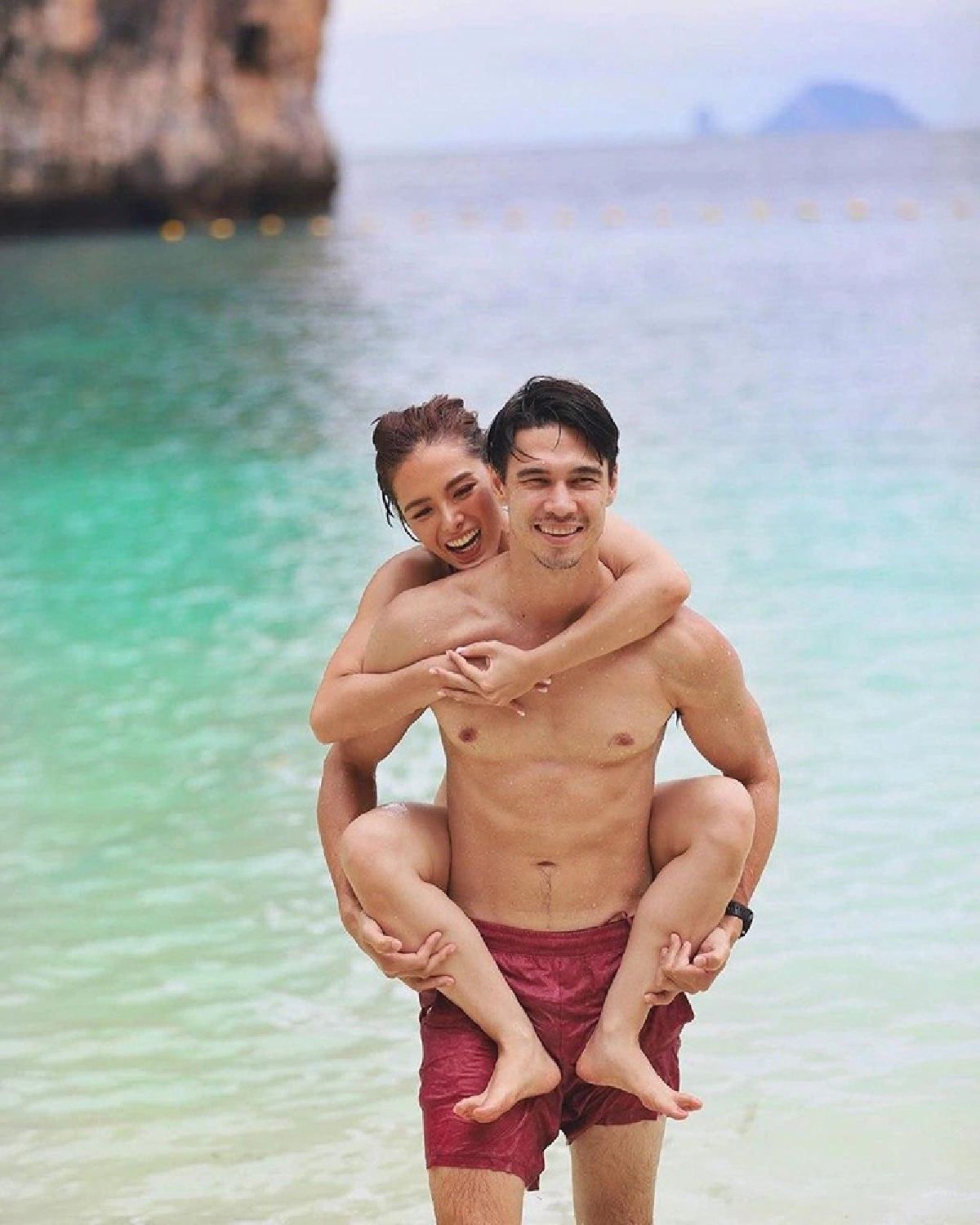 หวานจัดหนัก! ลีเดีย-แมทธิว สวีทริมทะเลกระบี่ โดนแซวลูกคนที่ 3 มาแน่