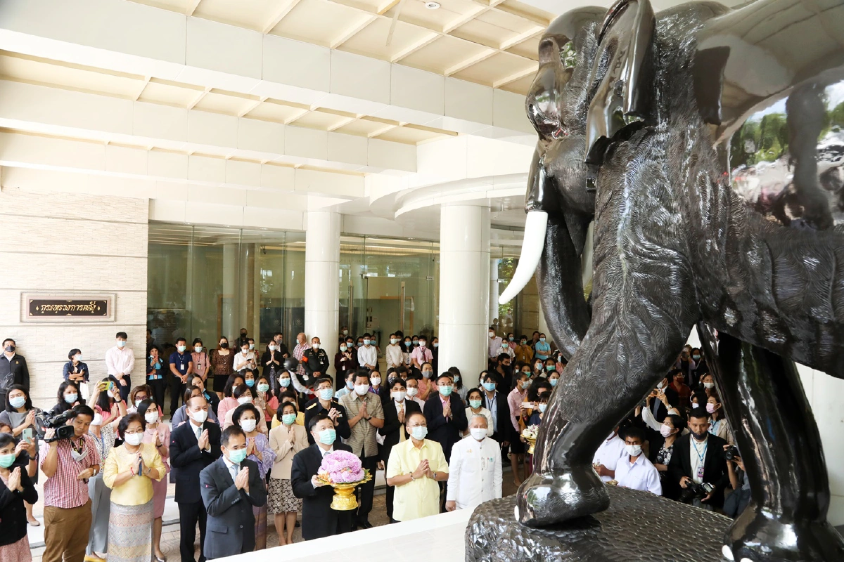 คลังบวงสรวงองค์ช้างคู่ สร้างกำลังใจในแก้ปัญหาเศรษฐกิจสู้โควิด-19