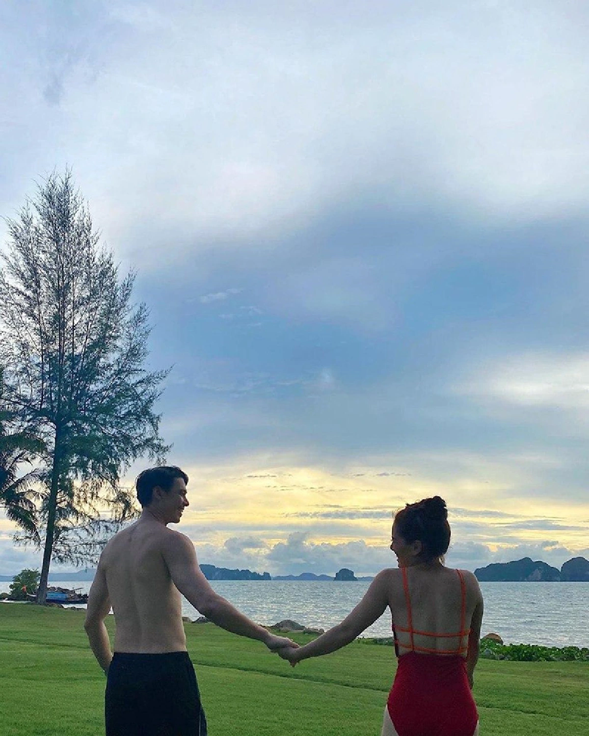 หวานจัดหนัก! ลีเดีย-แมทธิว สวีทริมทะเลกระบี่ โดนแซวลูกคนที่ 3 มาแน่